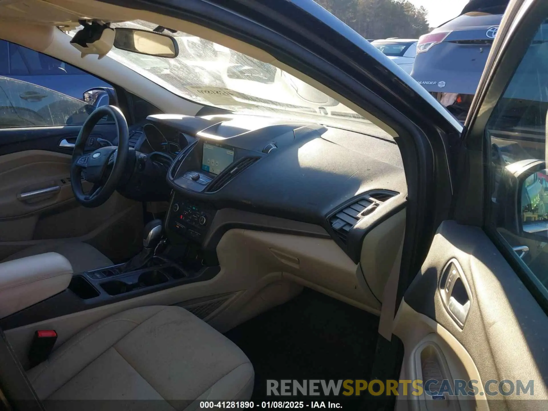 5 Photograph of a damaged car 1FMCU9G9XKUB66625 FORD ESCAPE 2019