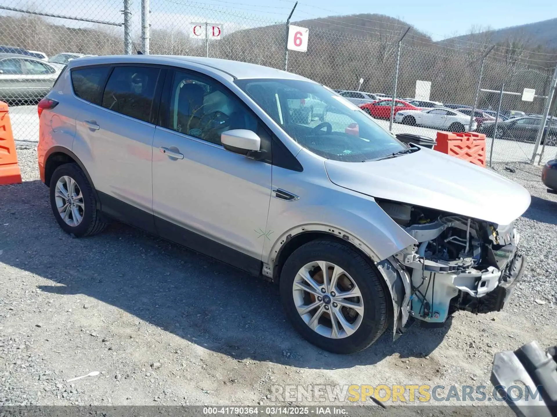 1 Photograph of a damaged car 1FMCU9GD0KUA12963 FORD ESCAPE 2019