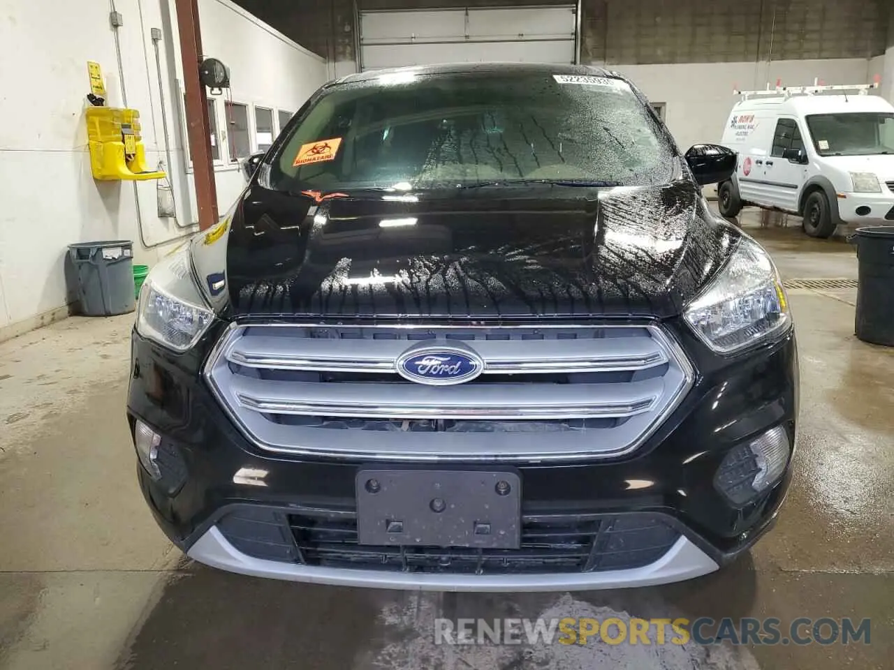 5 Photograph of a damaged car 1FMCU9GD0KUA70135 FORD ESCAPE 2019
