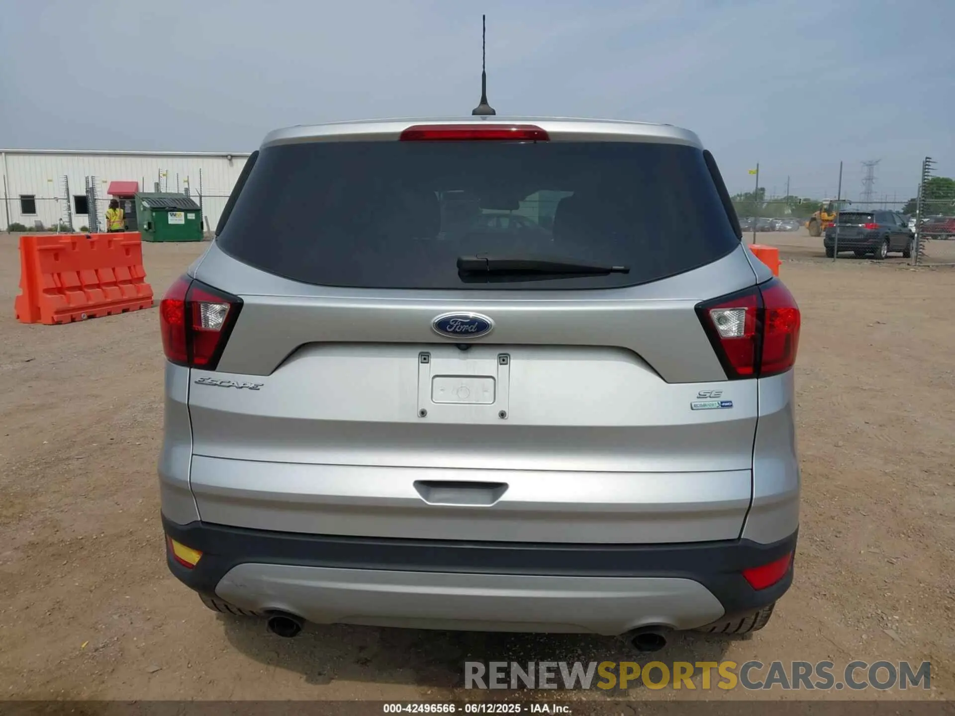 16 Photograph of a damaged car 1FMCU9GD0KUA98372 FORD ESCAPE 2019