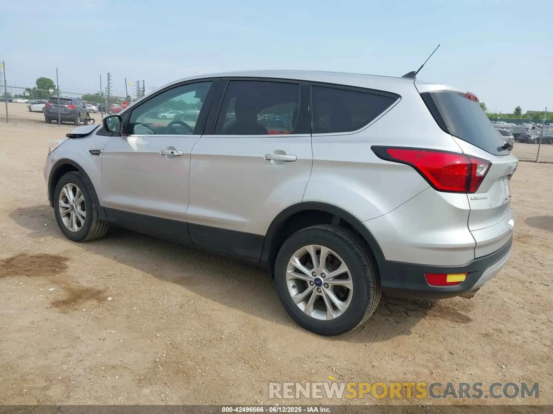 3 Photograph of a damaged car 1FMCU9GD0KUA98372 FORD ESCAPE 2019