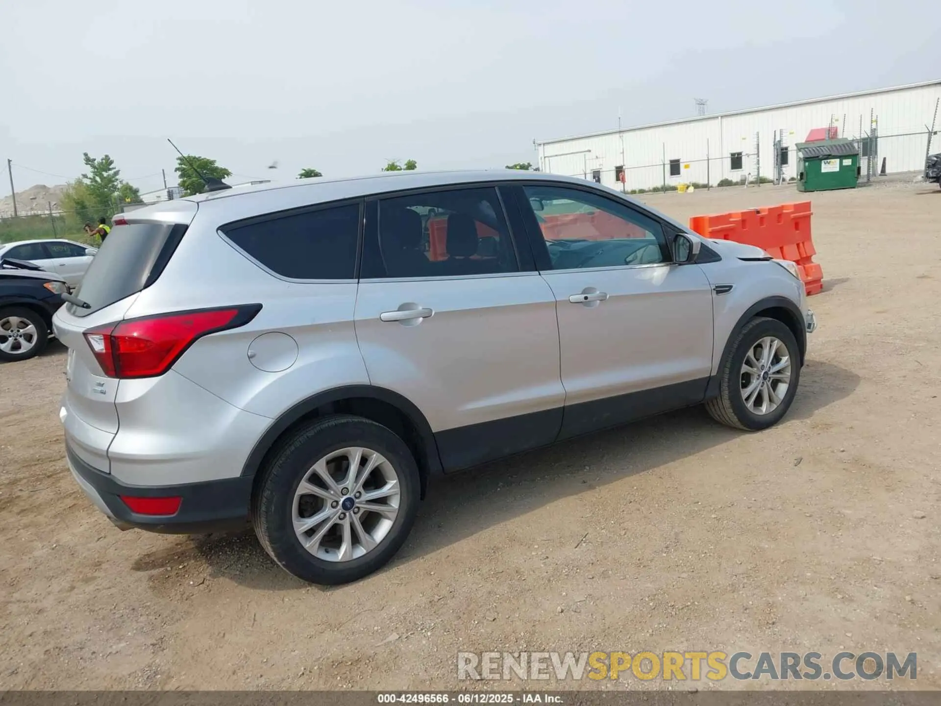 4 Photograph of a damaged car 1FMCU9GD0KUA98372 FORD ESCAPE 2019