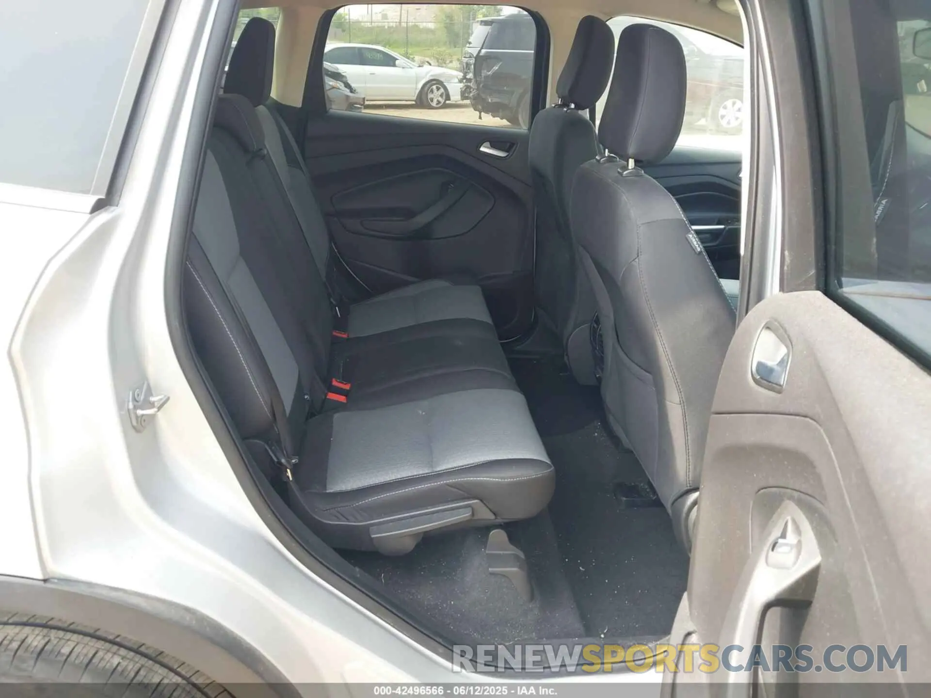 8 Photograph of a damaged car 1FMCU9GD0KUA98372 FORD ESCAPE 2019