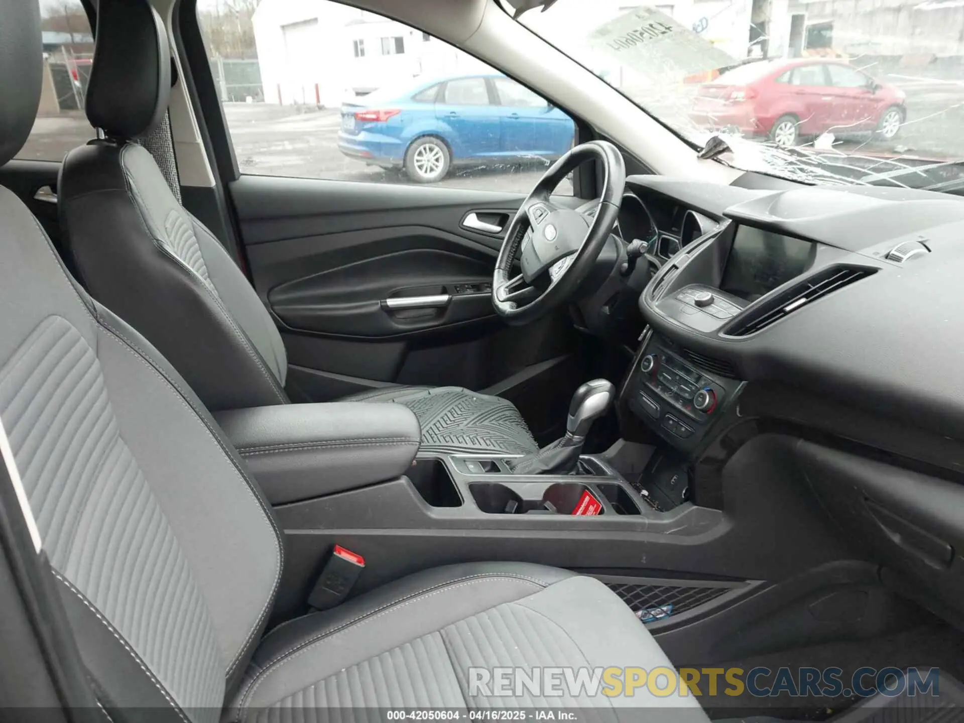 5 Фотография поврежденного автомобиля 1FMCU9GD0KUC43071 FORD ESCAPE 2019