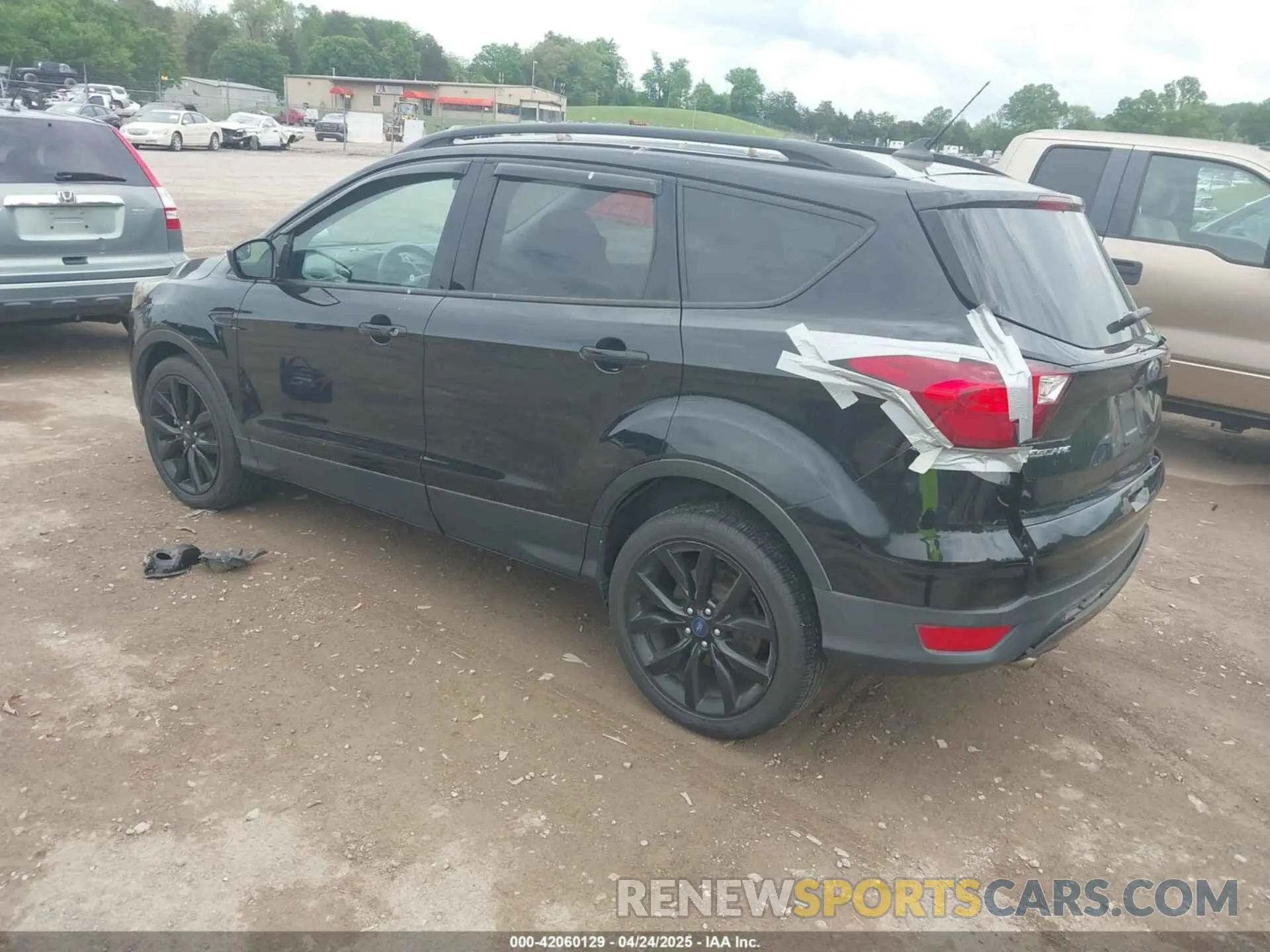 3 Фотография поврежденного автомобиля 1FMCU9GD1KUA64828 FORD ESCAPE 2019