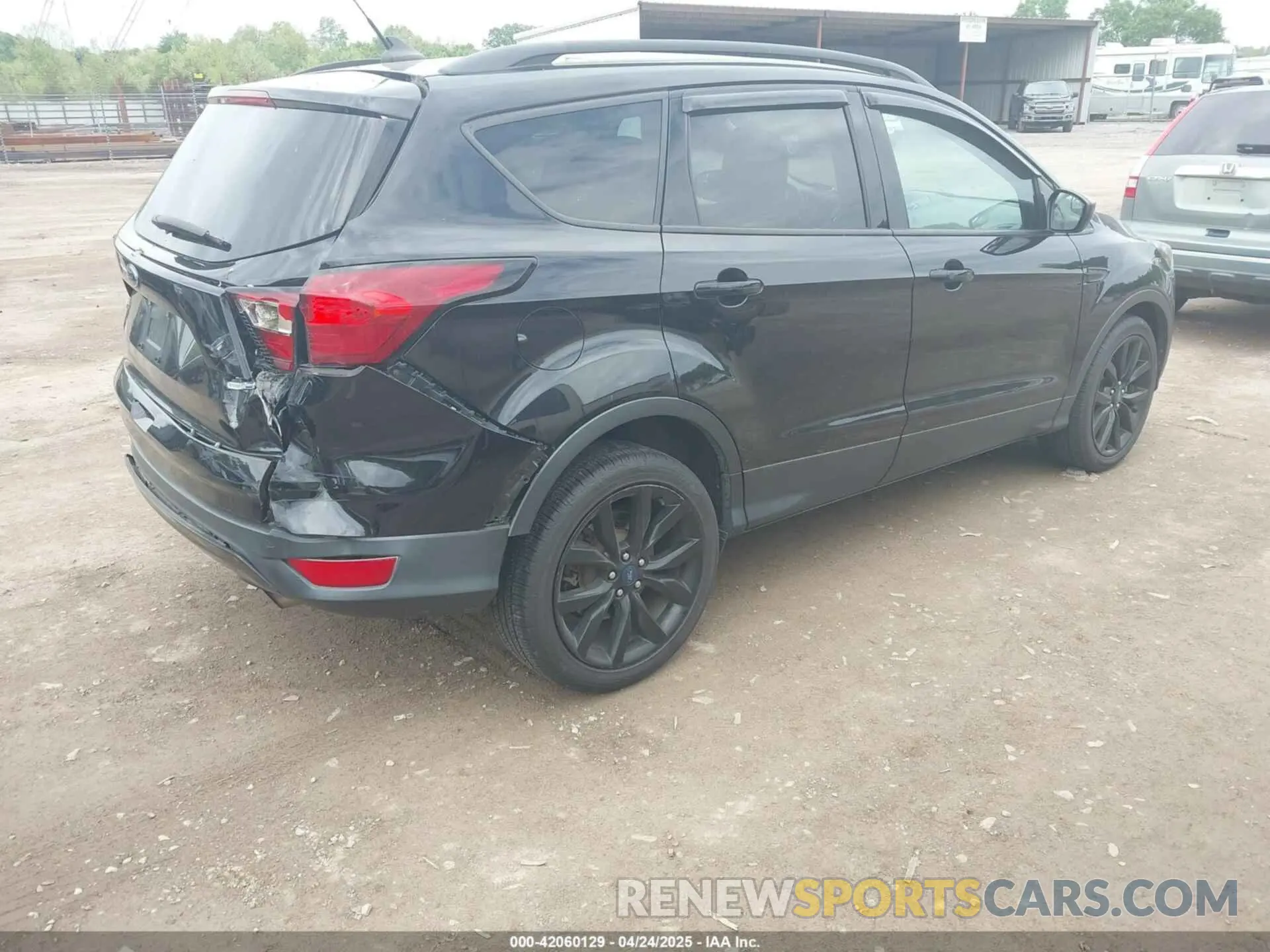 4 Фотография поврежденного автомобиля 1FMCU9GD1KUA64828 FORD ESCAPE 2019