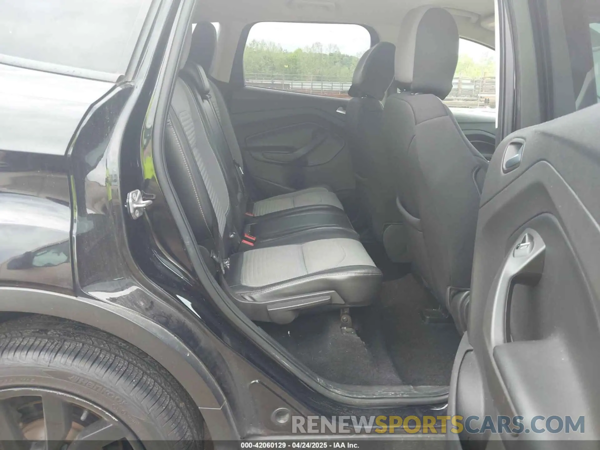 8 Фотография поврежденного автомобиля 1FMCU9GD1KUA64828 FORD ESCAPE 2019