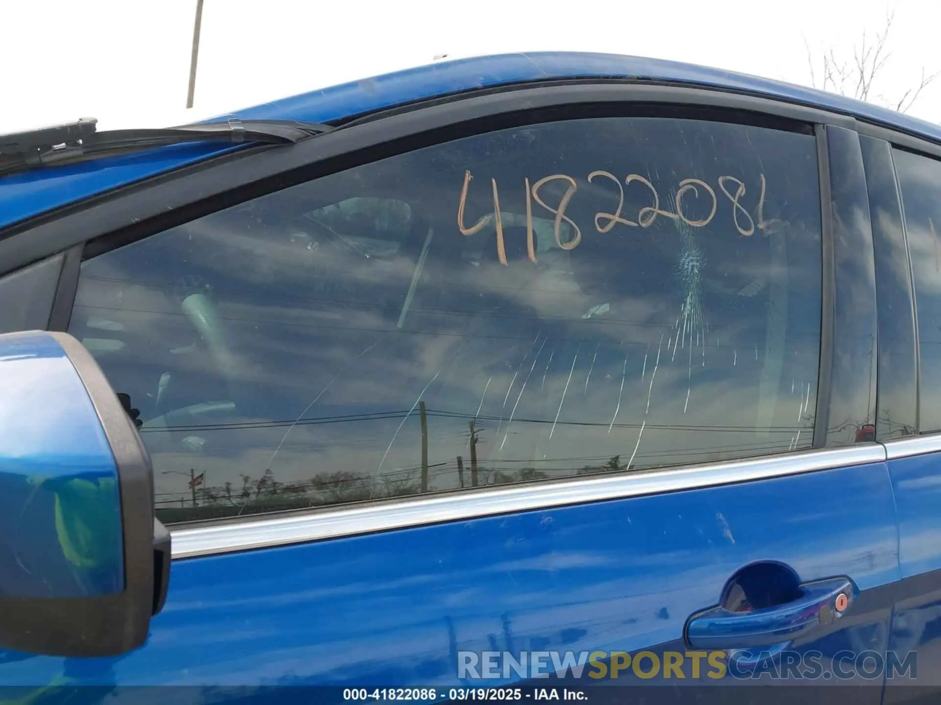 19 Photograph of a damaged car 1FMCU9GD1KUA98591 FORD ESCAPE 2019