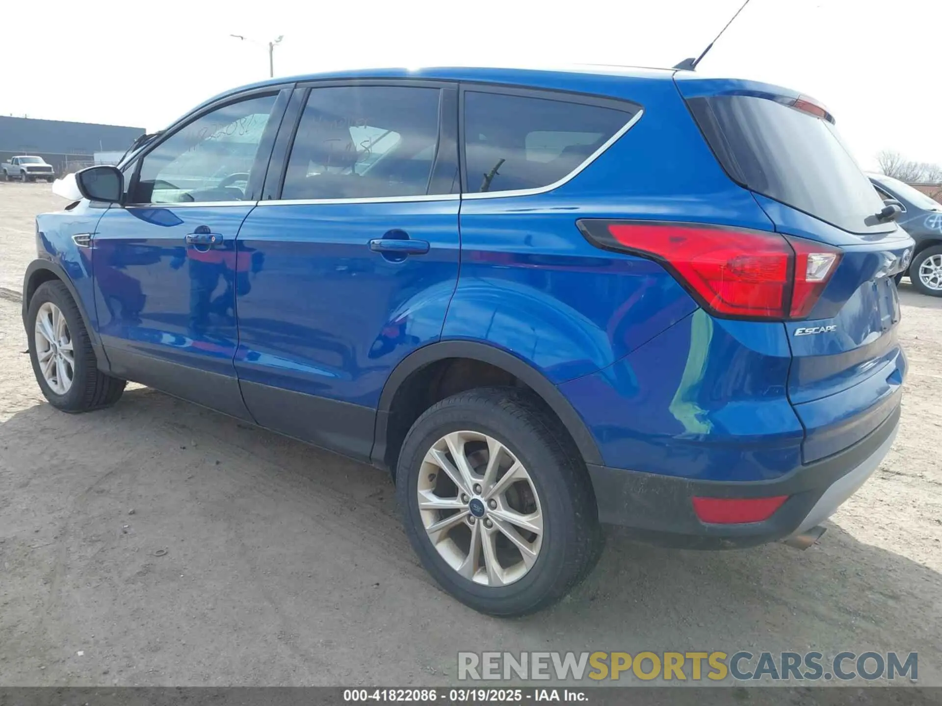 3 Photograph of a damaged car 1FMCU9GD1KUA98591 FORD ESCAPE 2019