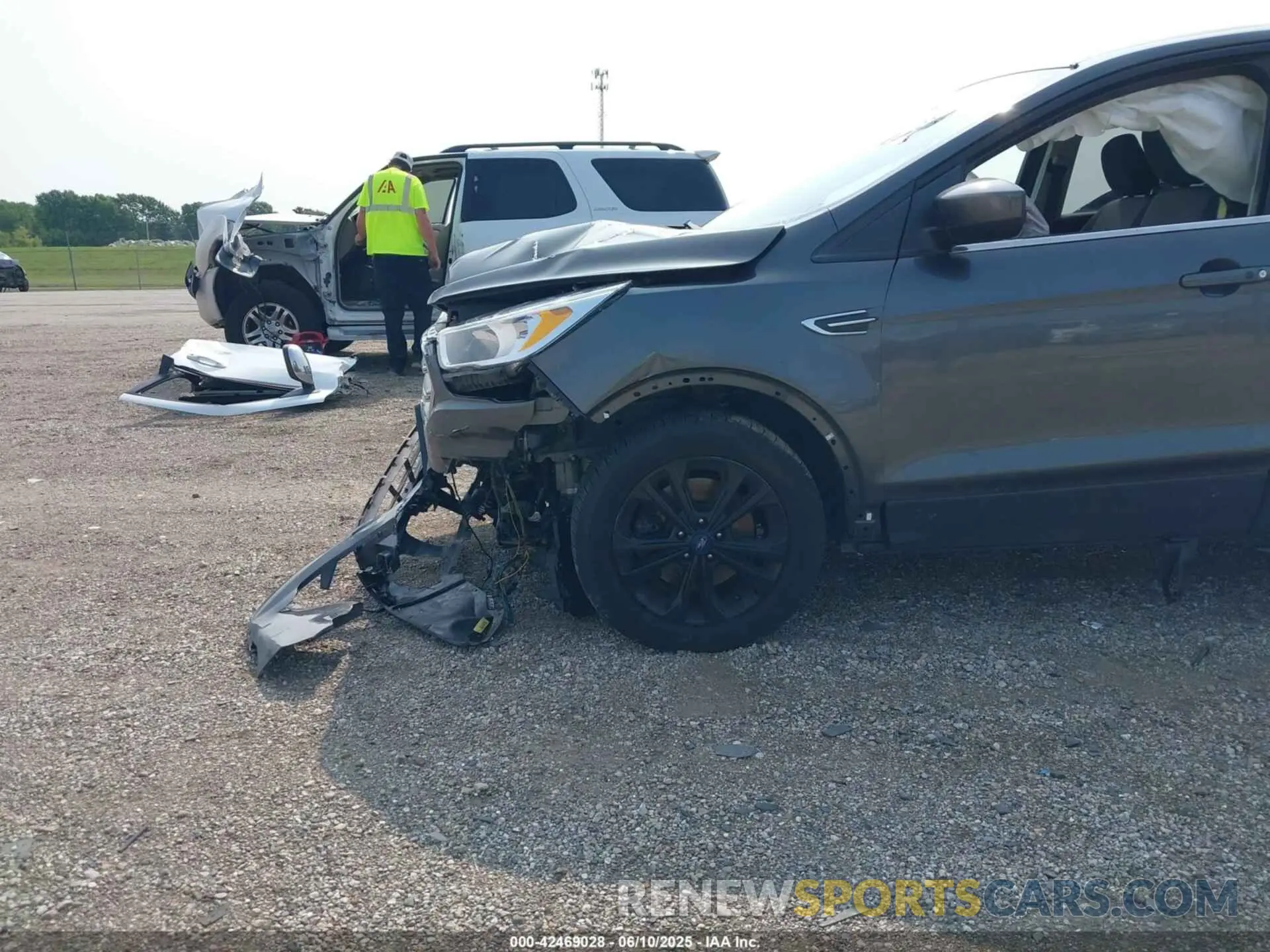 6 Photograph of a damaged car 1FMCU9GD1KUC21855 FORD ESCAPE 2019