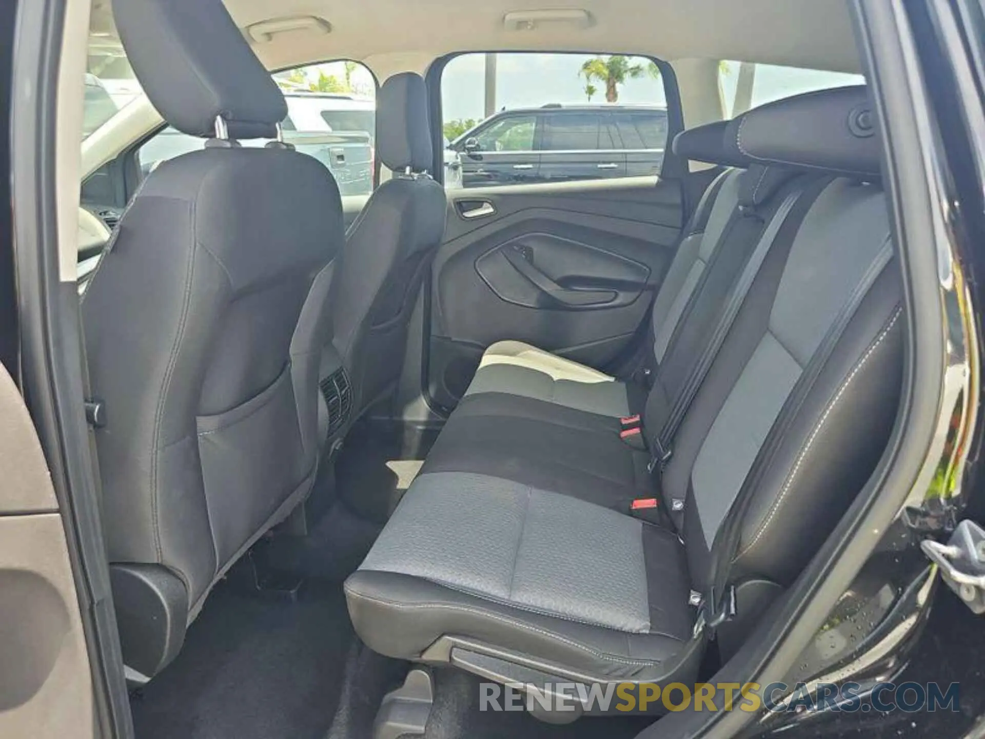 17 Фотография поврежденного автомобиля 1FMCU9GD2KUB65151 FORD ESCAPE 2019