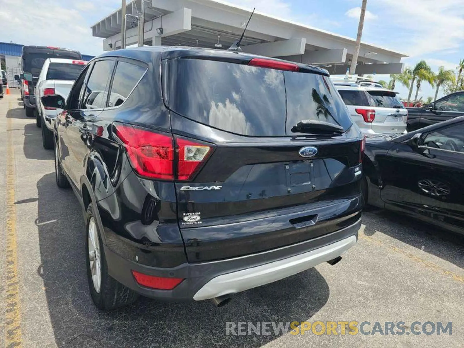 3 Фотография поврежденного автомобиля 1FMCU9GD2KUB65151 FORD ESCAPE 2019