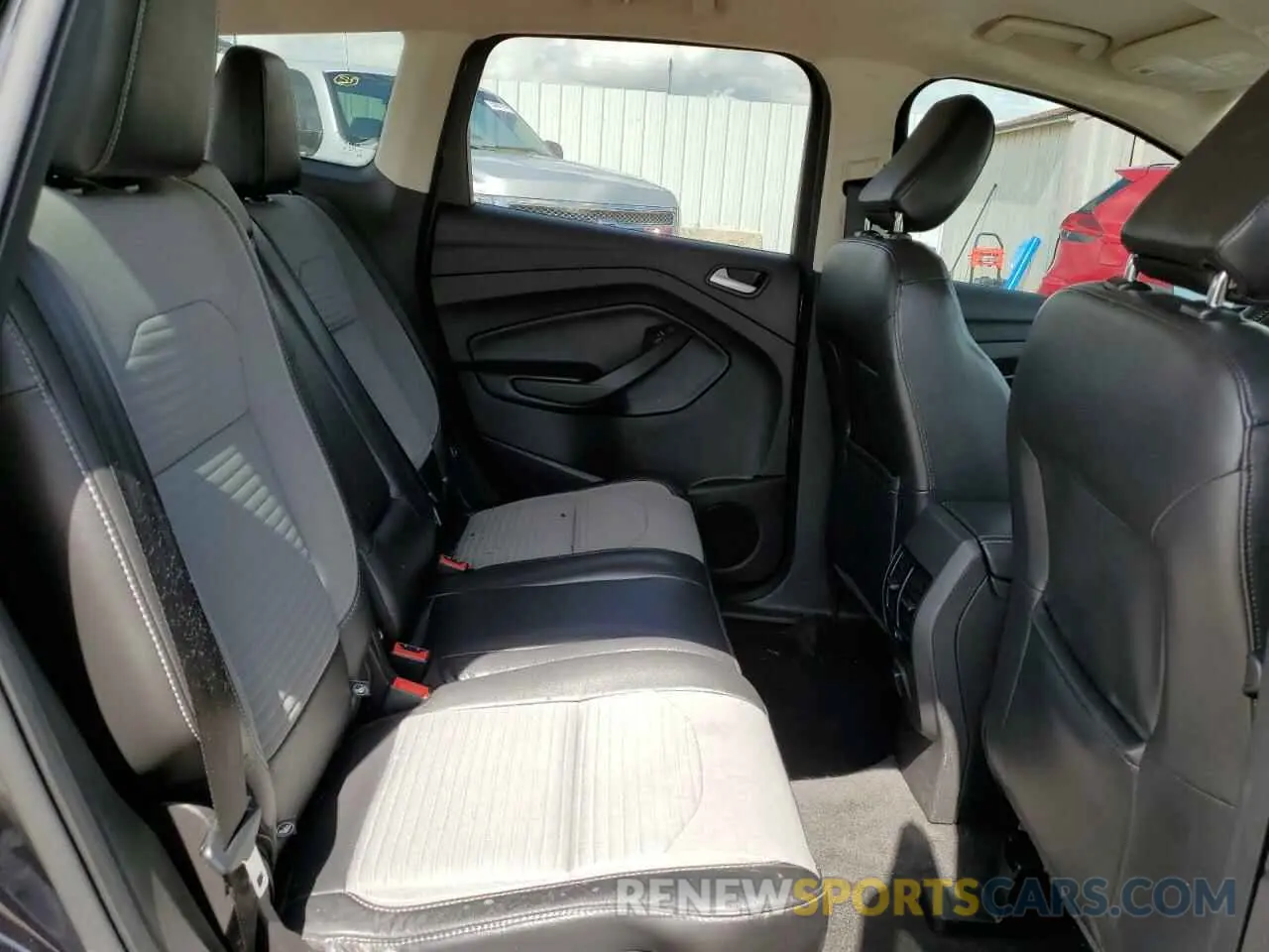 11 Photograph of a damaged car 1FMCU9GD2KUB99302 FORD ESCAPE 2019