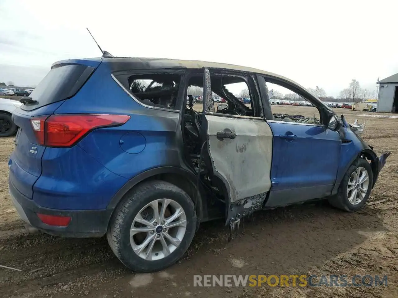3 Фотография поврежденного автомобиля 1FMCU9GD2KUC34386 FORD ESCAPE 2019