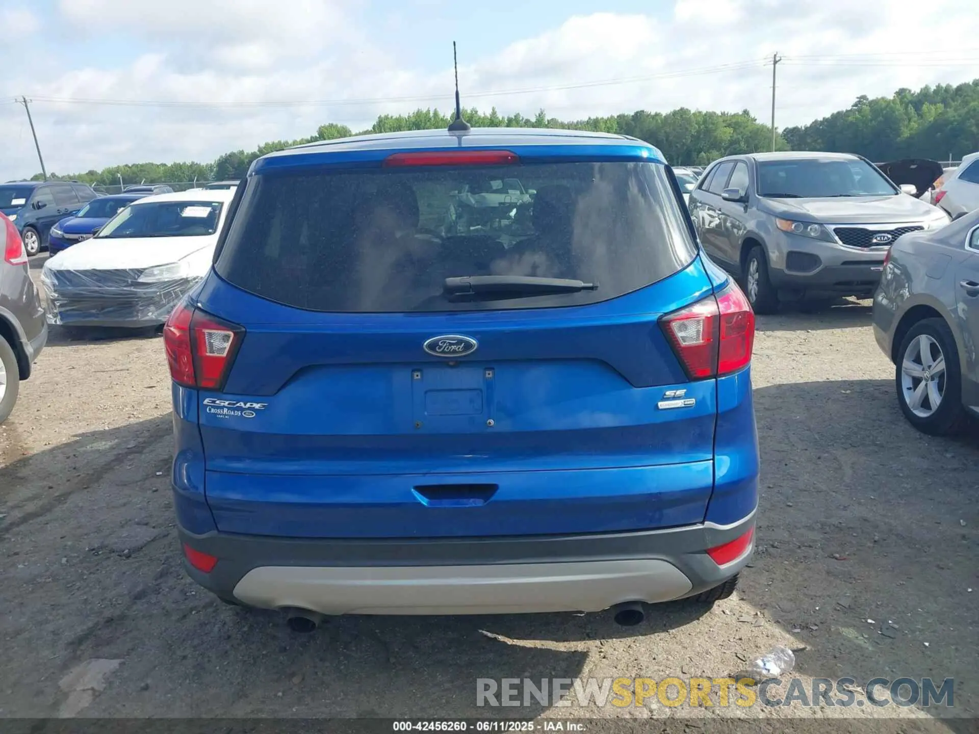 16 Photograph of a damaged car 1FMCU9GD3KUA29305 FORD ESCAPE 2019