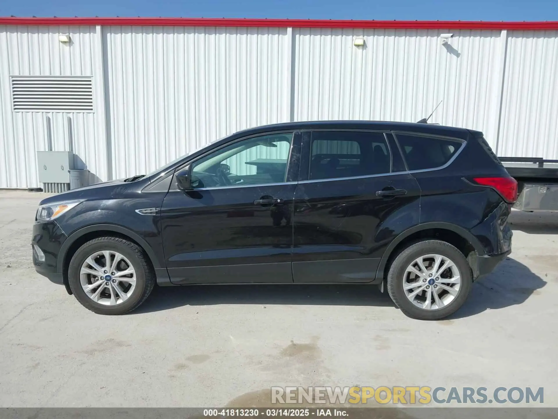 15 Photograph of a damaged car 1FMCU9GD3KUA61333 FORD ESCAPE 2019