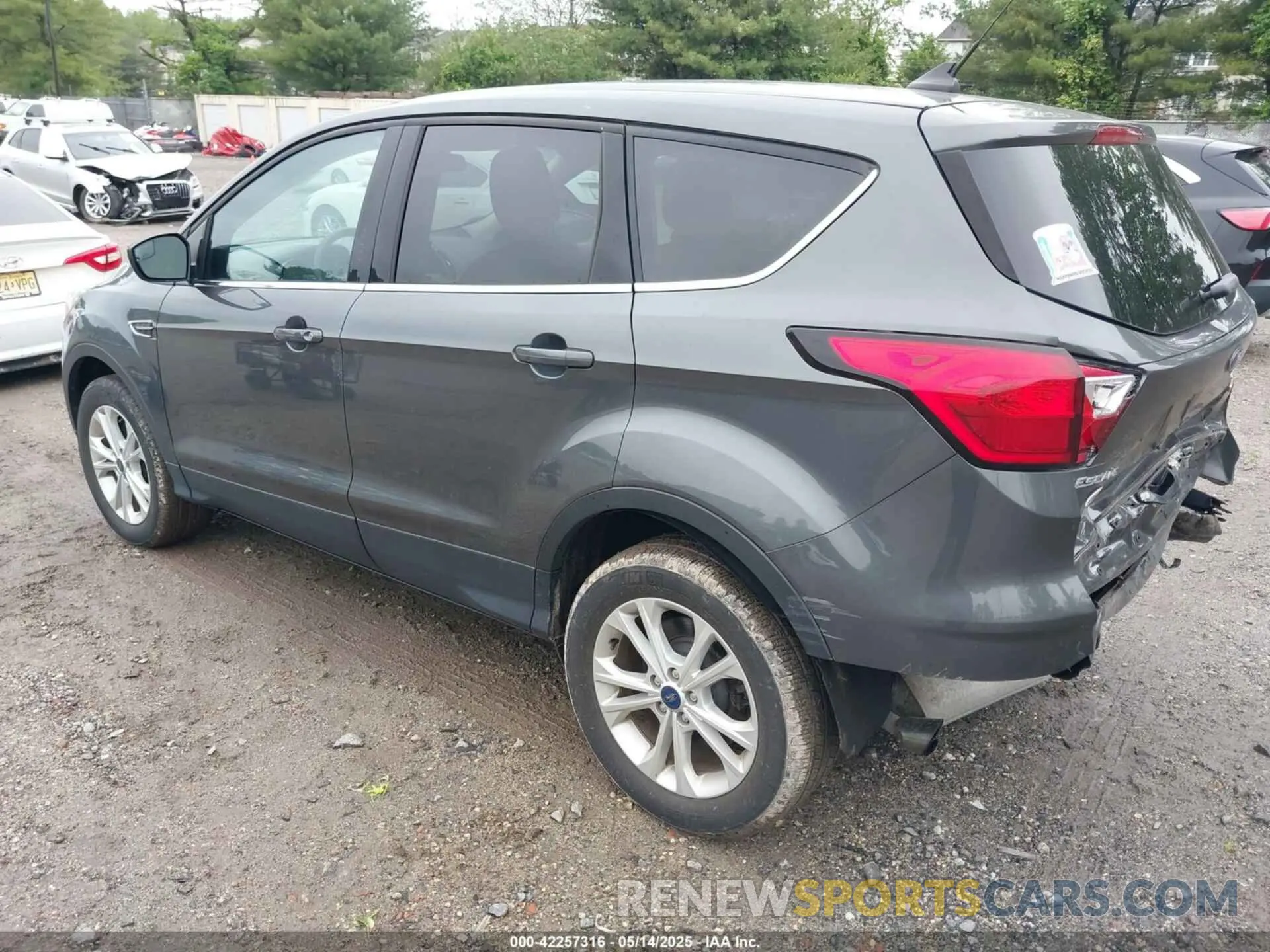 3 Photograph of a damaged car 1FMCU9GD3KUA67083 FORD ESCAPE 2019