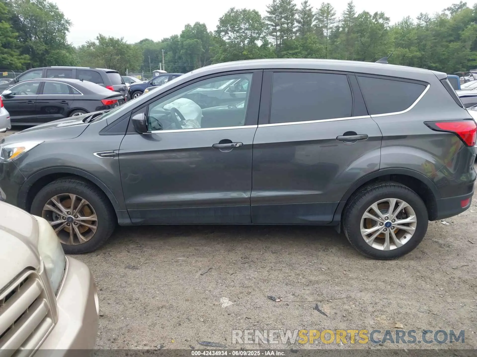14 Photograph of a damaged car 1FMCU9GD3KUA72817 FORD ESCAPE 2019