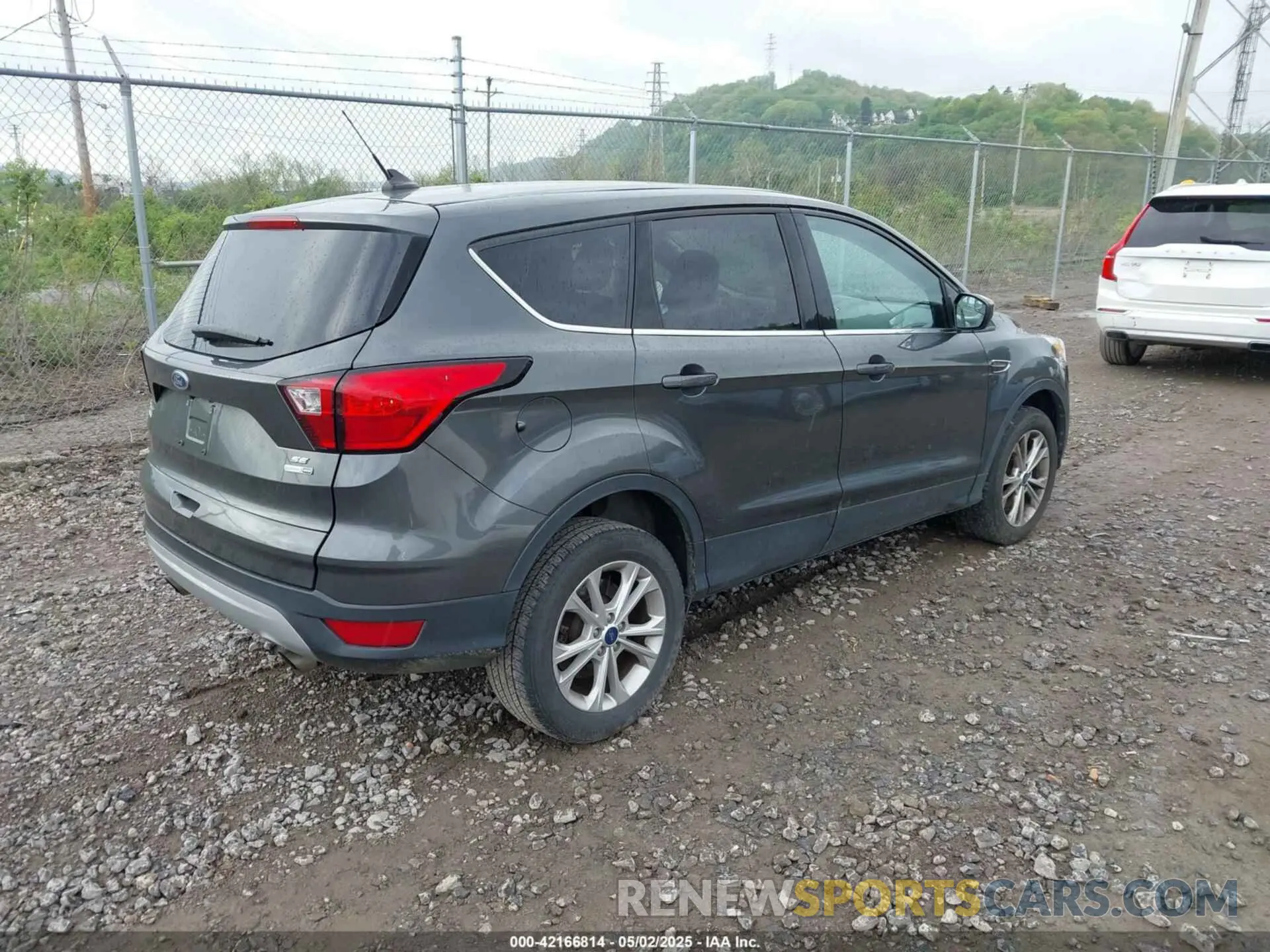 4 Фотография поврежденного автомобиля 1FMCU9GD3KUA76379 FORD ESCAPE 2019