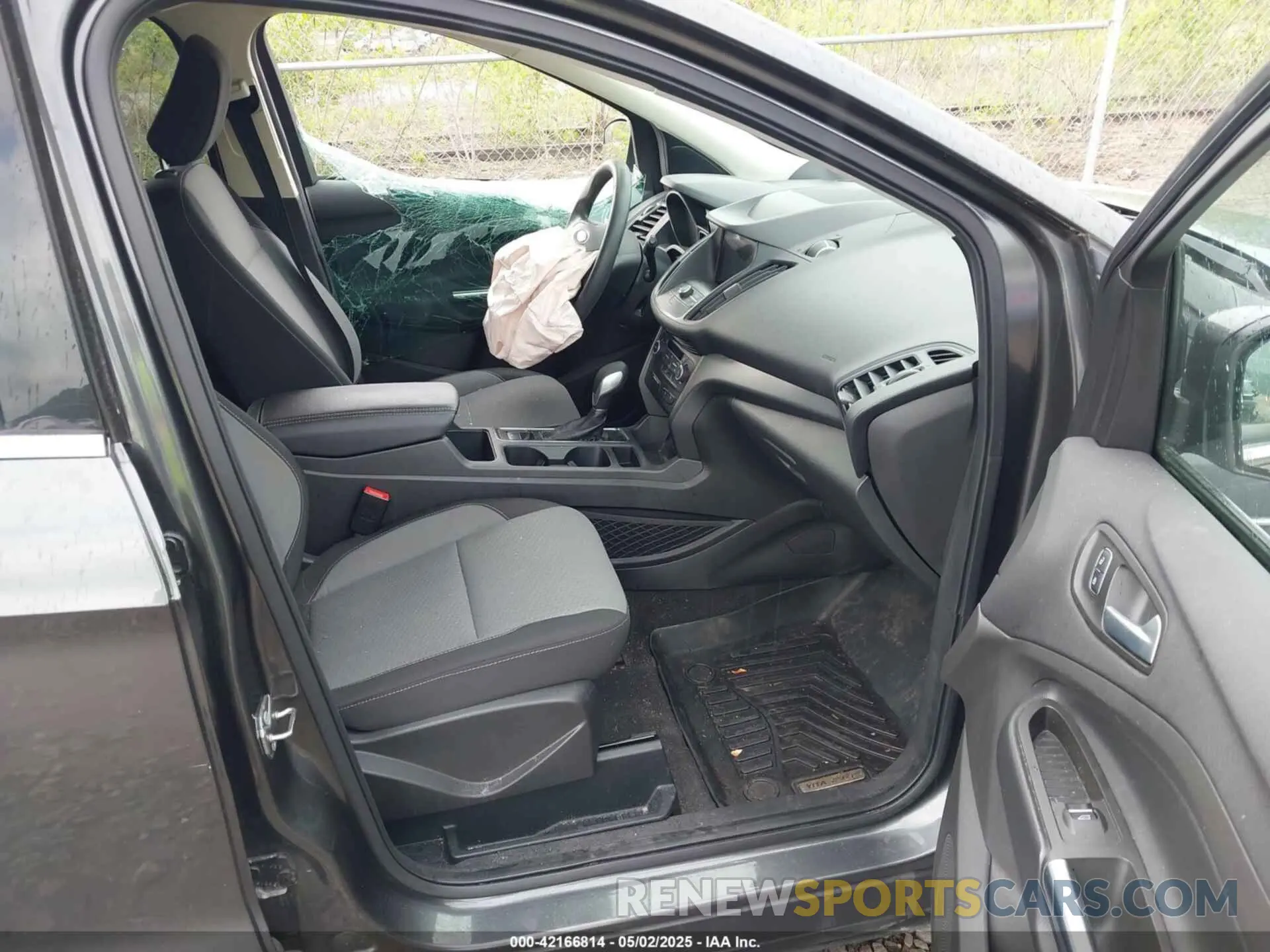 5 Фотография поврежденного автомобиля 1FMCU9GD3KUA76379 FORD ESCAPE 2019