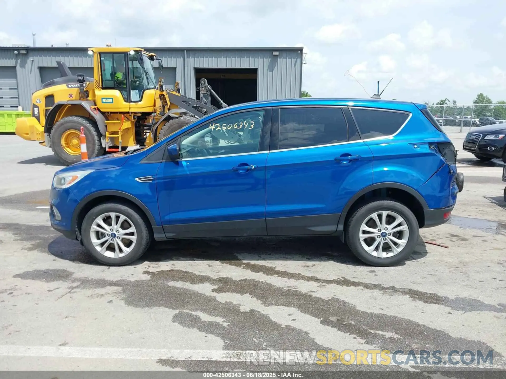 15 Photograph of a damaged car 1FMCU9GD3KUA98088 FORD ESCAPE 2019