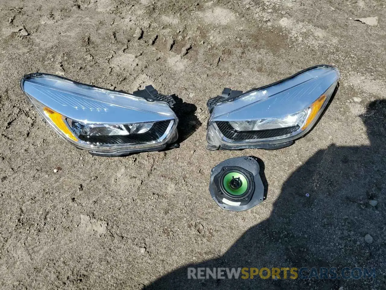 13 Photograph of a damaged car 1FMCU9GD3KUA98558 FORD ESCAPE 2019