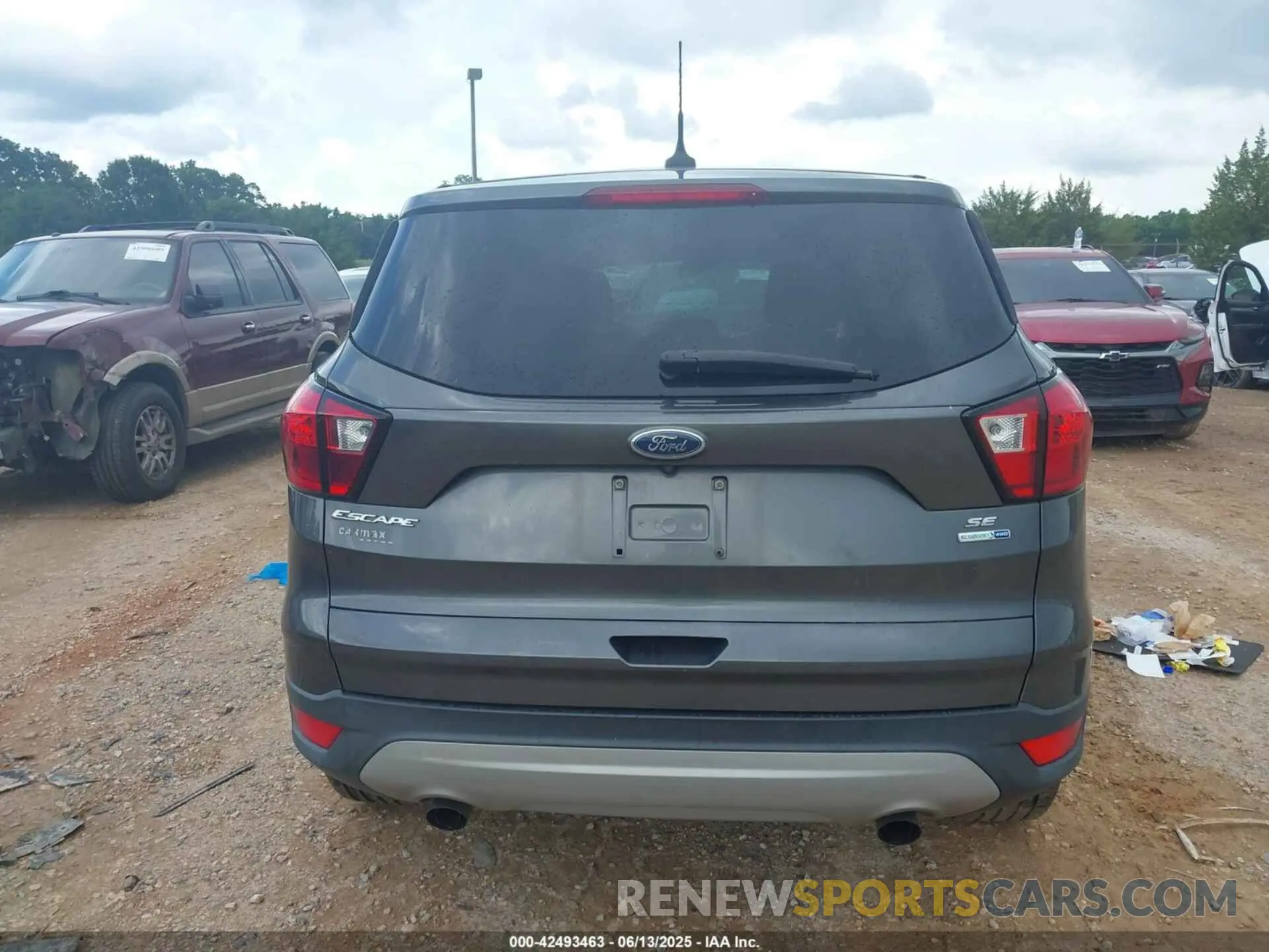 16 Photograph of a damaged car 1FMCU9GD3KUB11566 FORD ESCAPE 2019