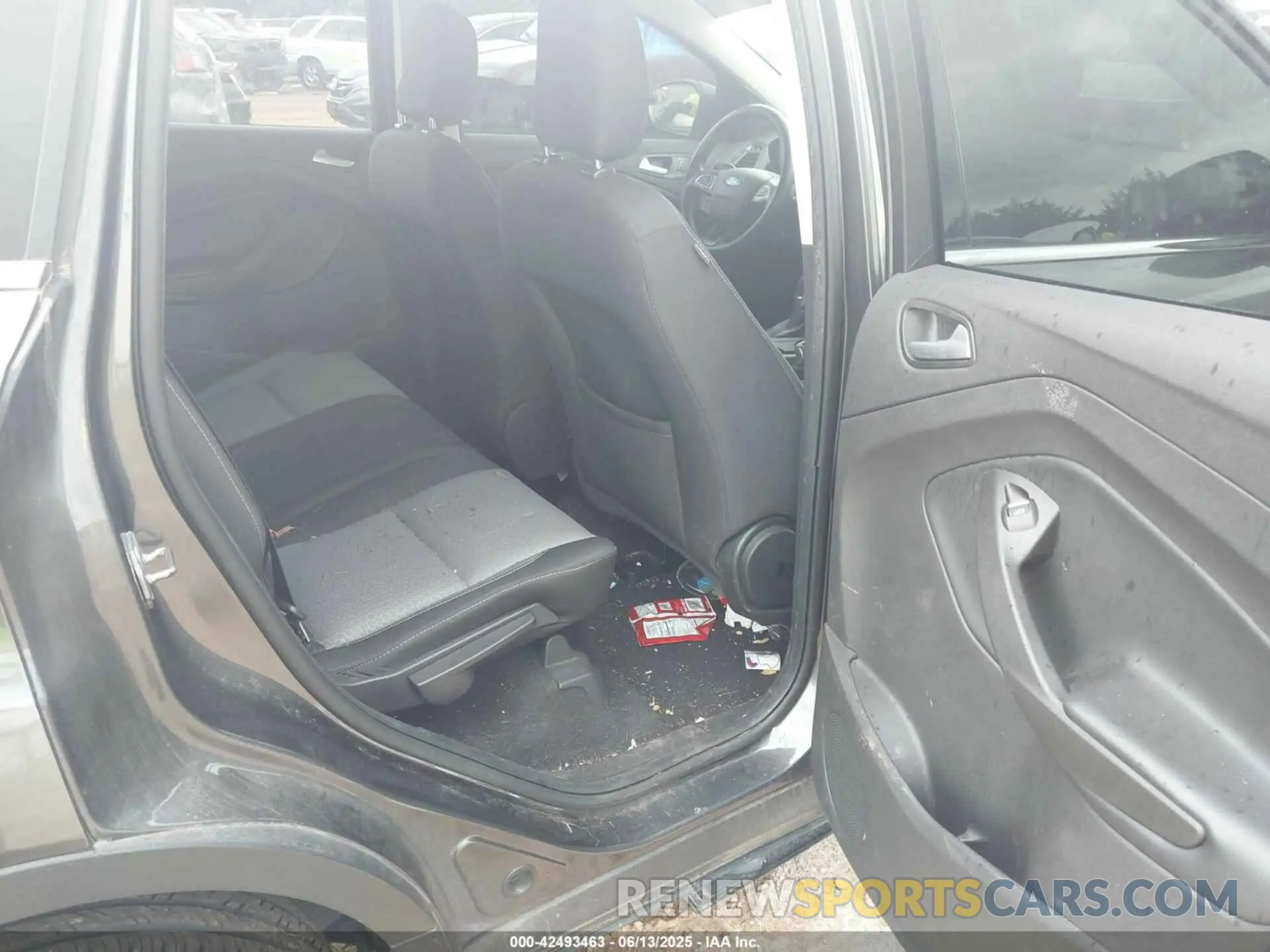 8 Photograph of a damaged car 1FMCU9GD3KUB11566 FORD ESCAPE 2019