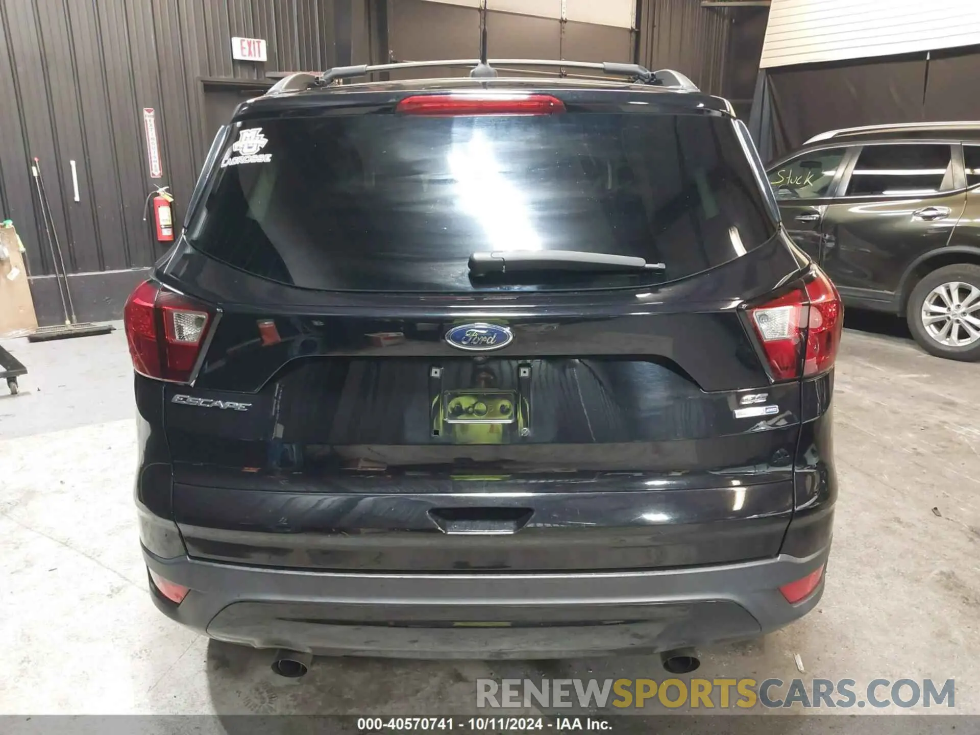 16 Photograph of a damaged car 1FMCU9GD3KUB42431 FORD ESCAPE 2019