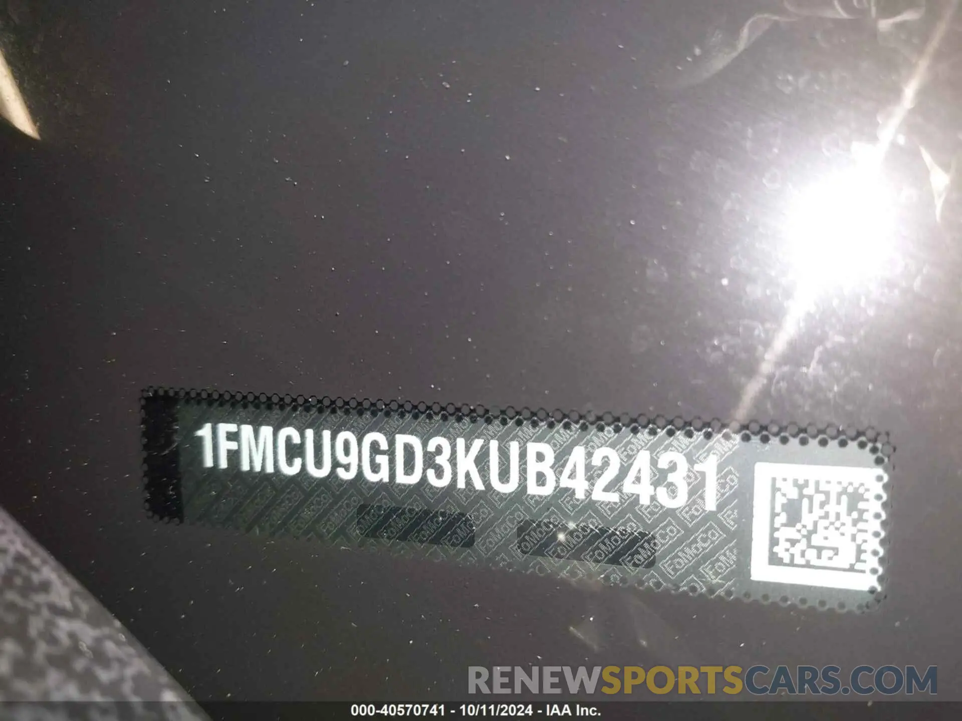 17 Photograph of a damaged car 1FMCU9GD3KUB42431 FORD ESCAPE 2019