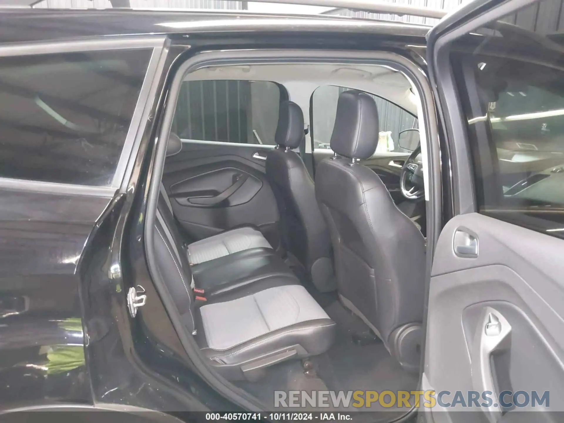 8 Photograph of a damaged car 1FMCU9GD3KUB42431 FORD ESCAPE 2019