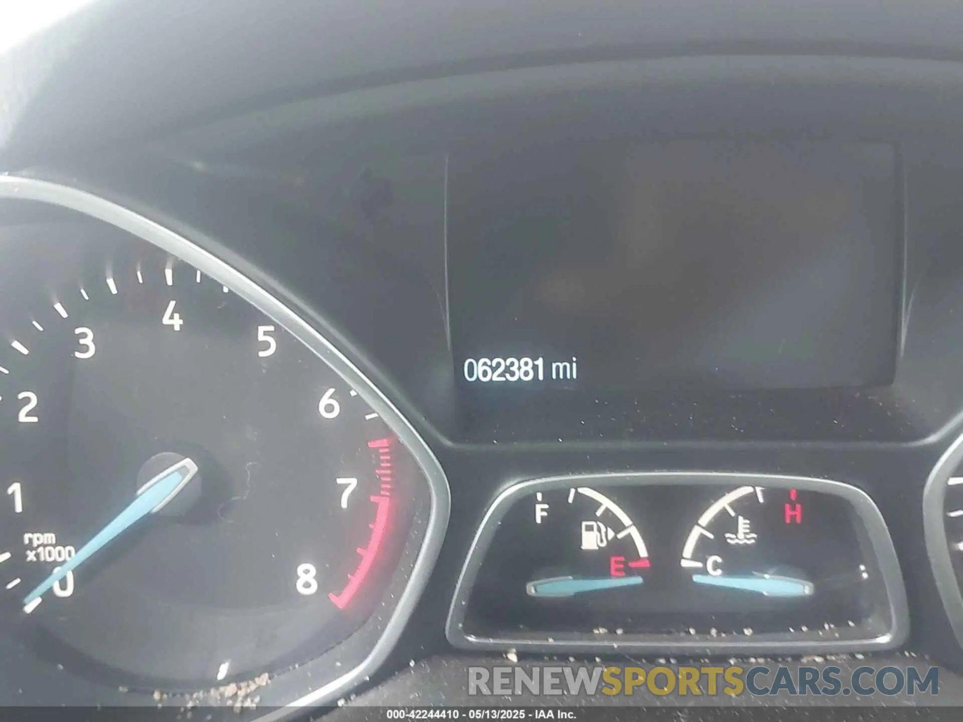 16 Photograph of a damaged car 1FMCU9GD3KUC21145 FORD ESCAPE 2019