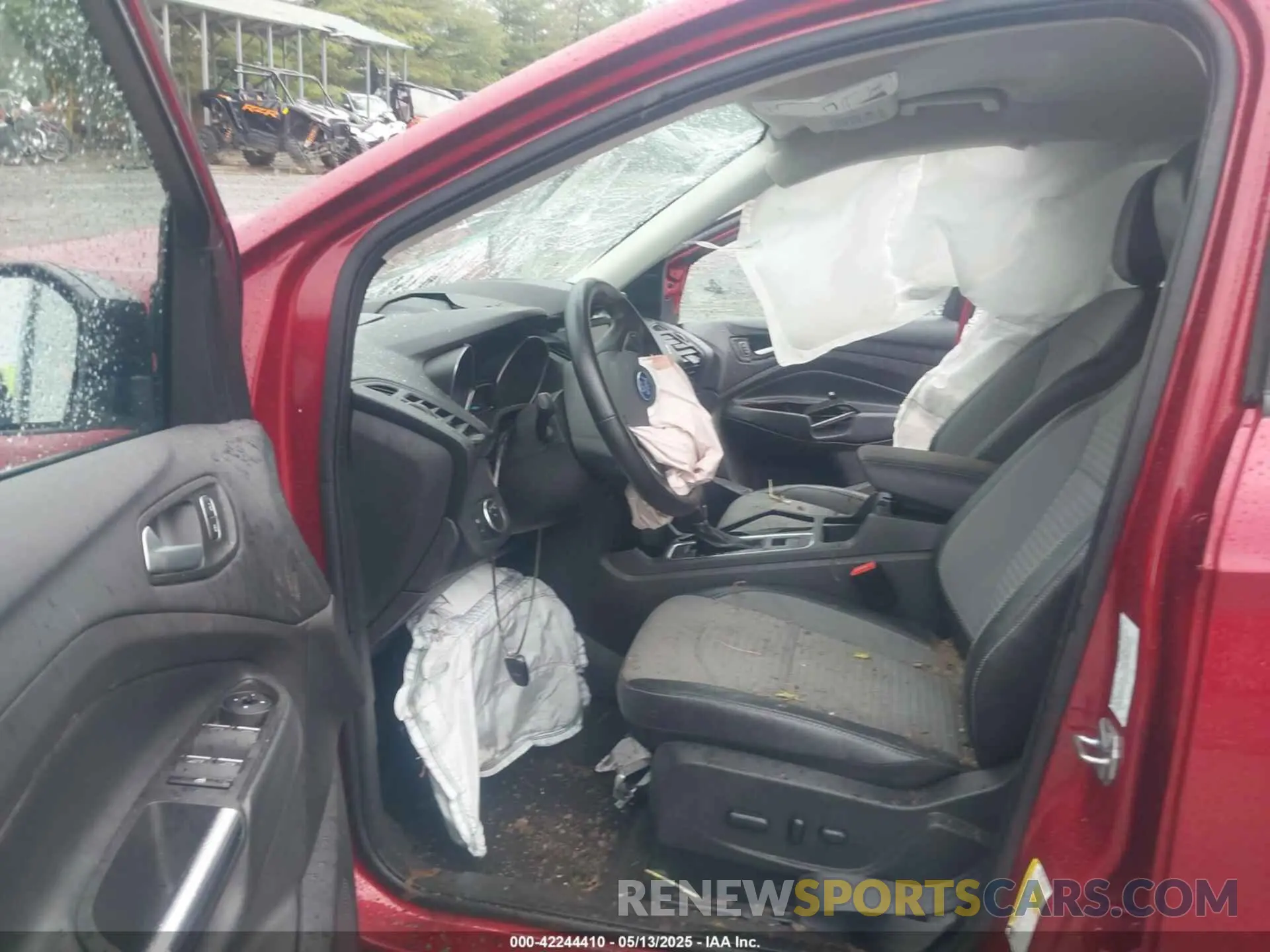 5 Photograph of a damaged car 1FMCU9GD3KUC21145 FORD ESCAPE 2019