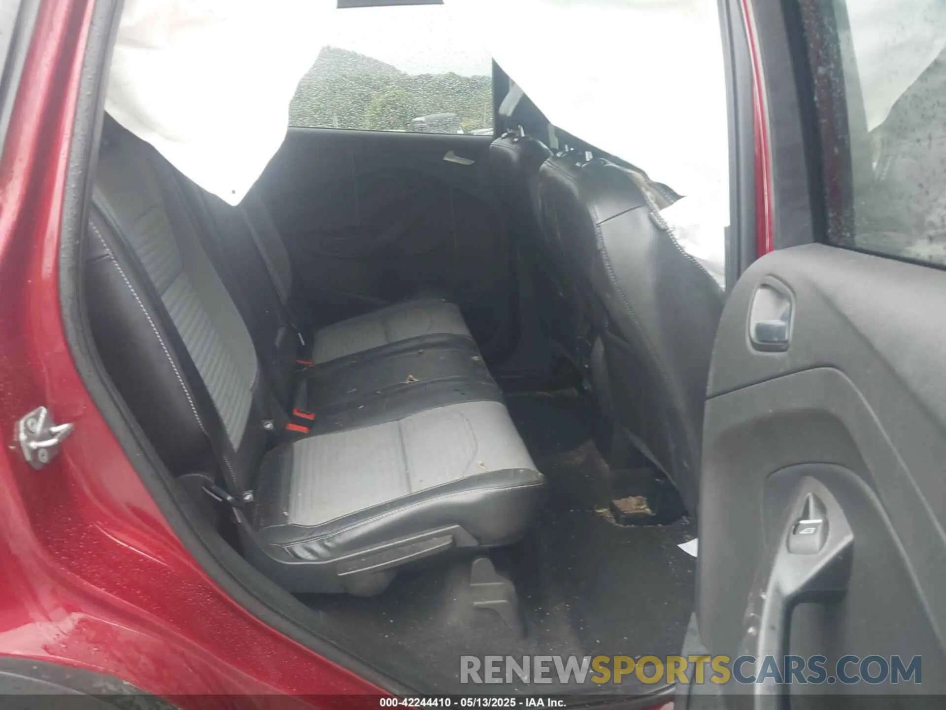 8 Photograph of a damaged car 1FMCU9GD3KUC21145 FORD ESCAPE 2019