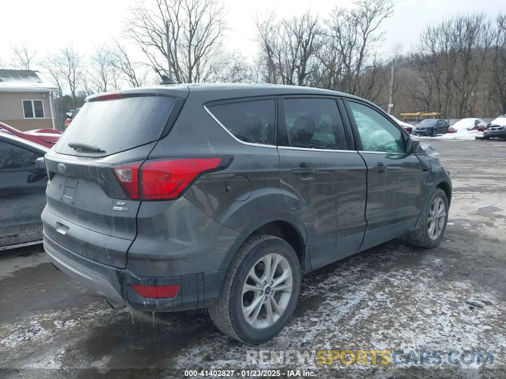 4 Photograph of a damaged car 1FMCU9GD3KUC56610 FORD ESCAPE 2019