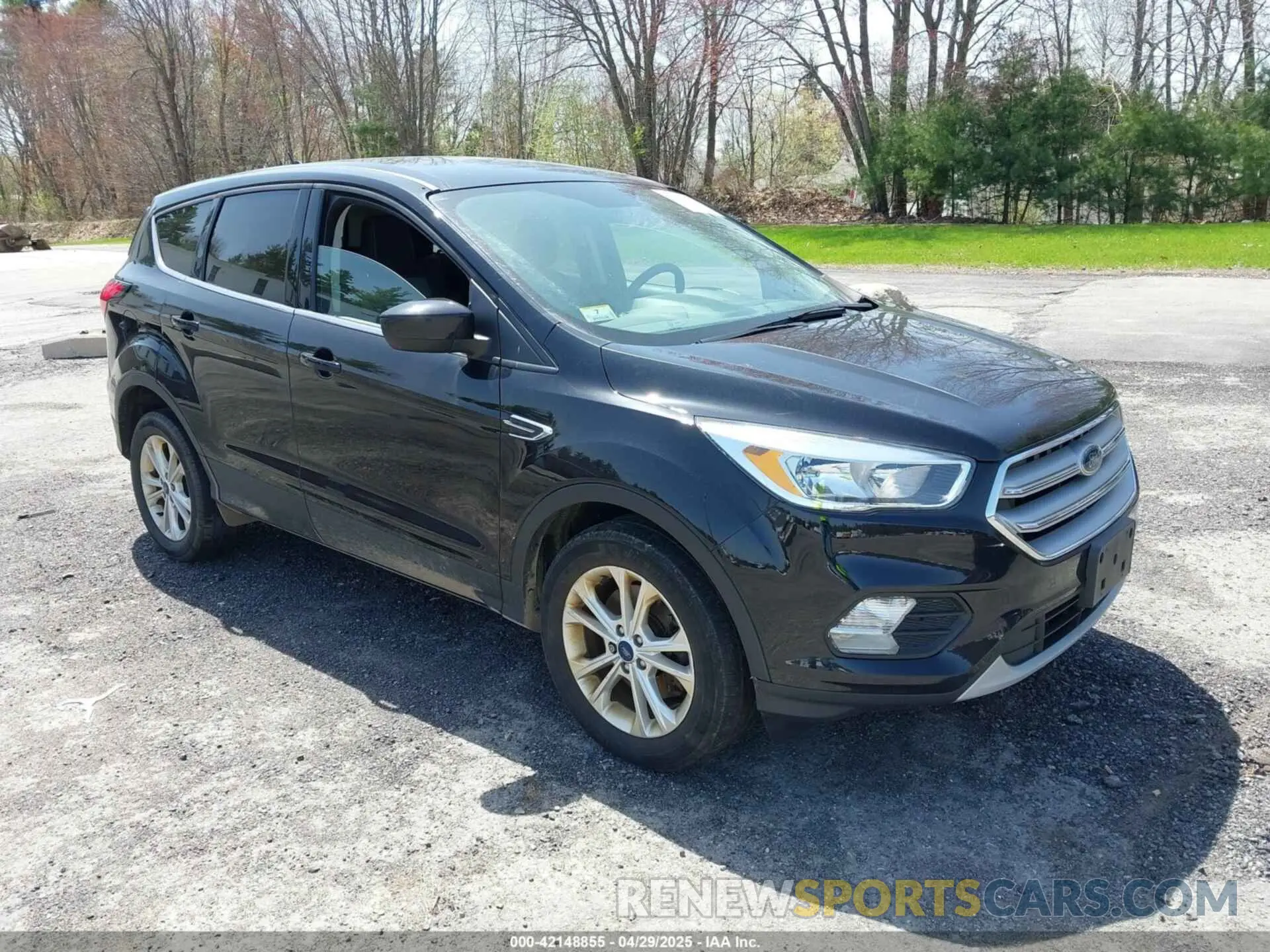 1 Фотография поврежденного автомобиля 1FMCU9GD4KUA83745 FORD ESCAPE 2019