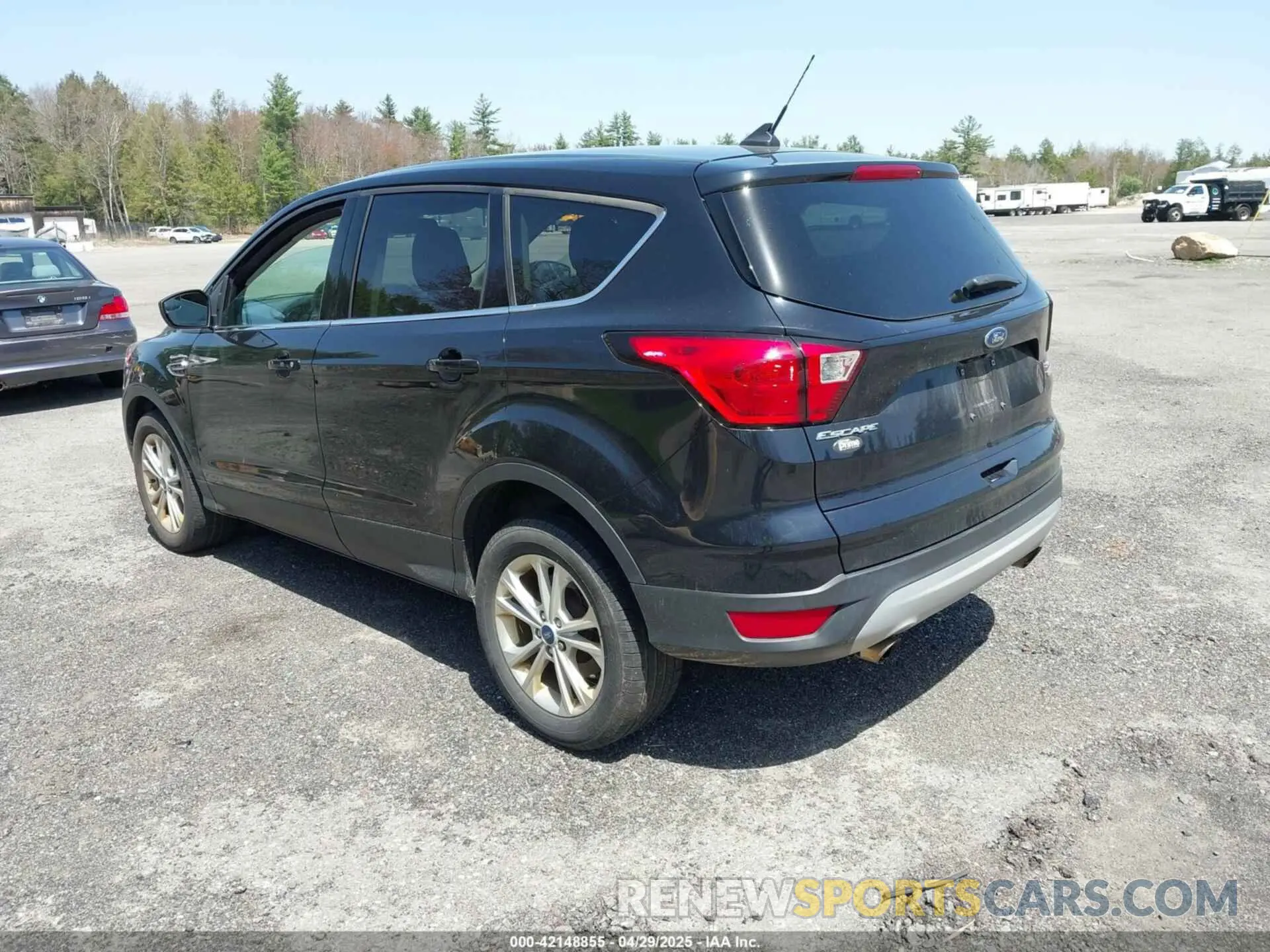3 Фотография поврежденного автомобиля 1FMCU9GD4KUA83745 FORD ESCAPE 2019