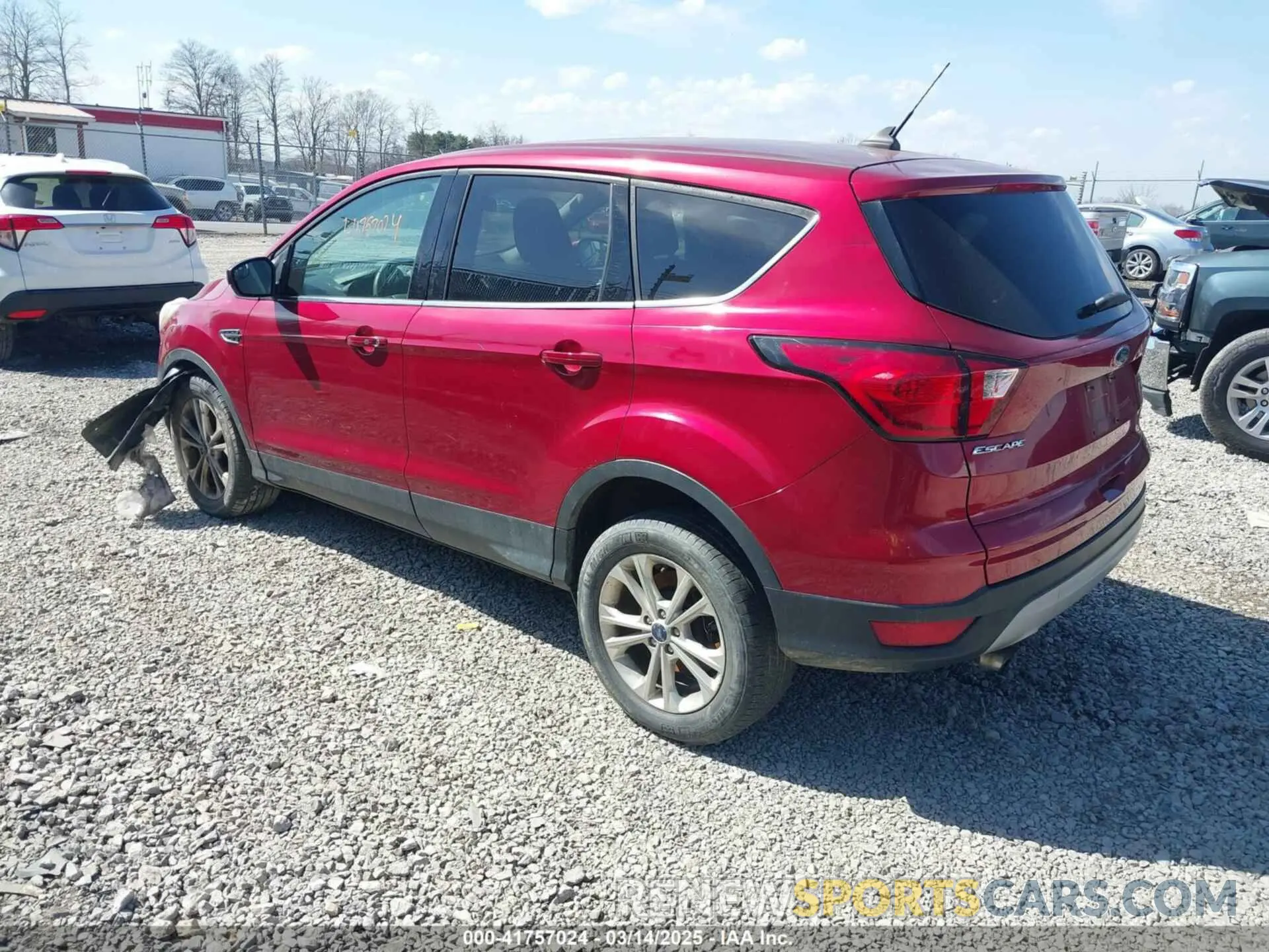 3 Фотография поврежденного автомобиля 1FMCU9GD4KUA96012 FORD ESCAPE 2019