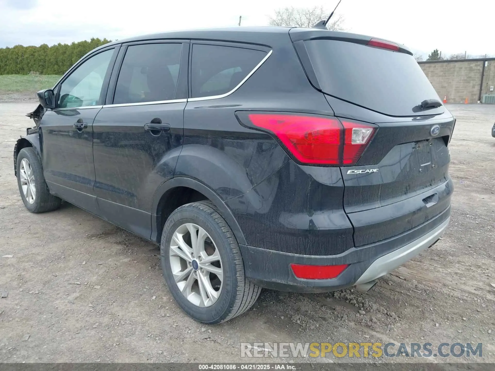 3 Фотография поврежденного автомобиля 1FMCU9GD4KUB44754 FORD ESCAPE 2019