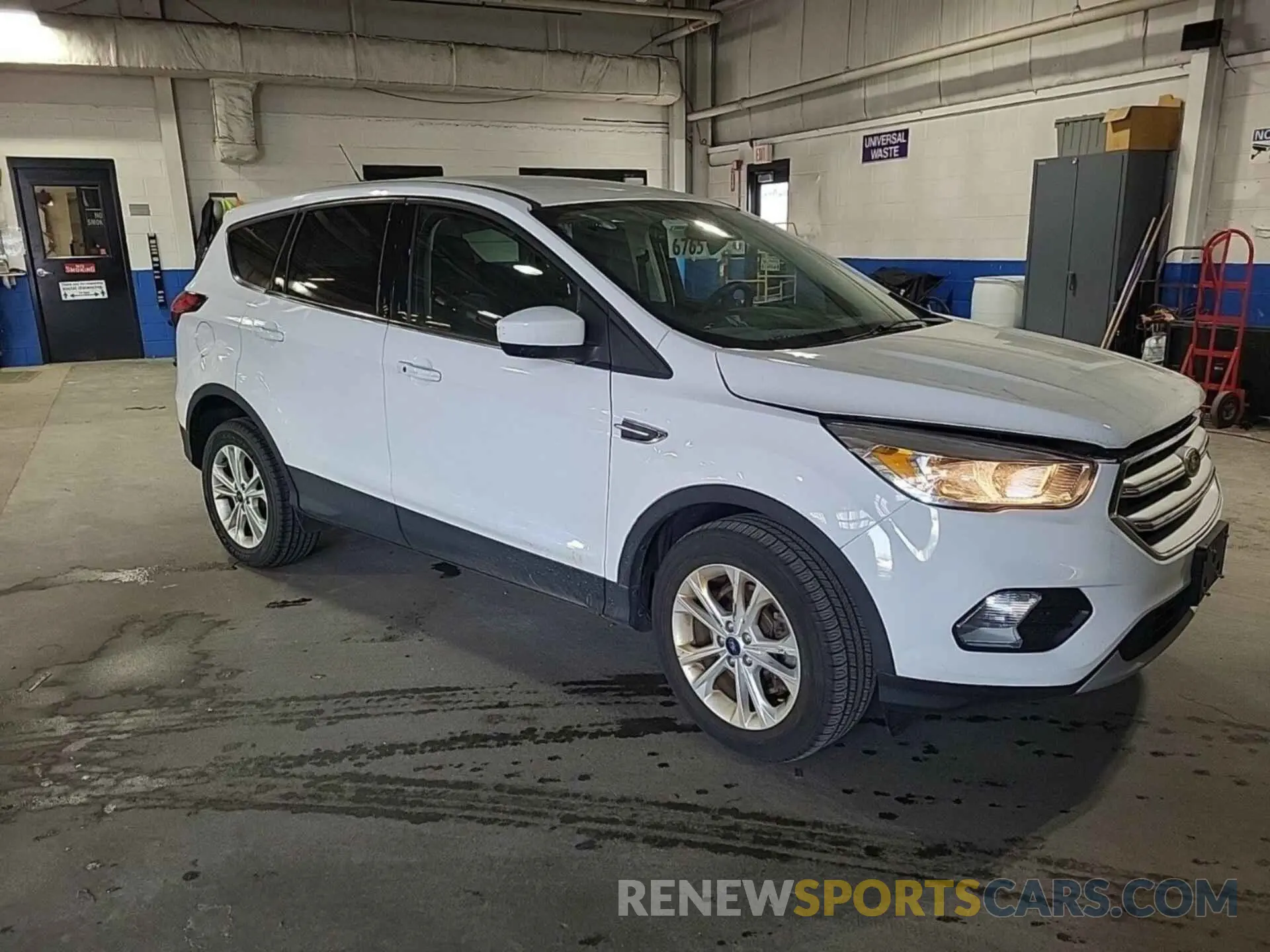 1 Photograph of a damaged car 1FMCU9GD4KUB65698 FORD ESCAPE 2019