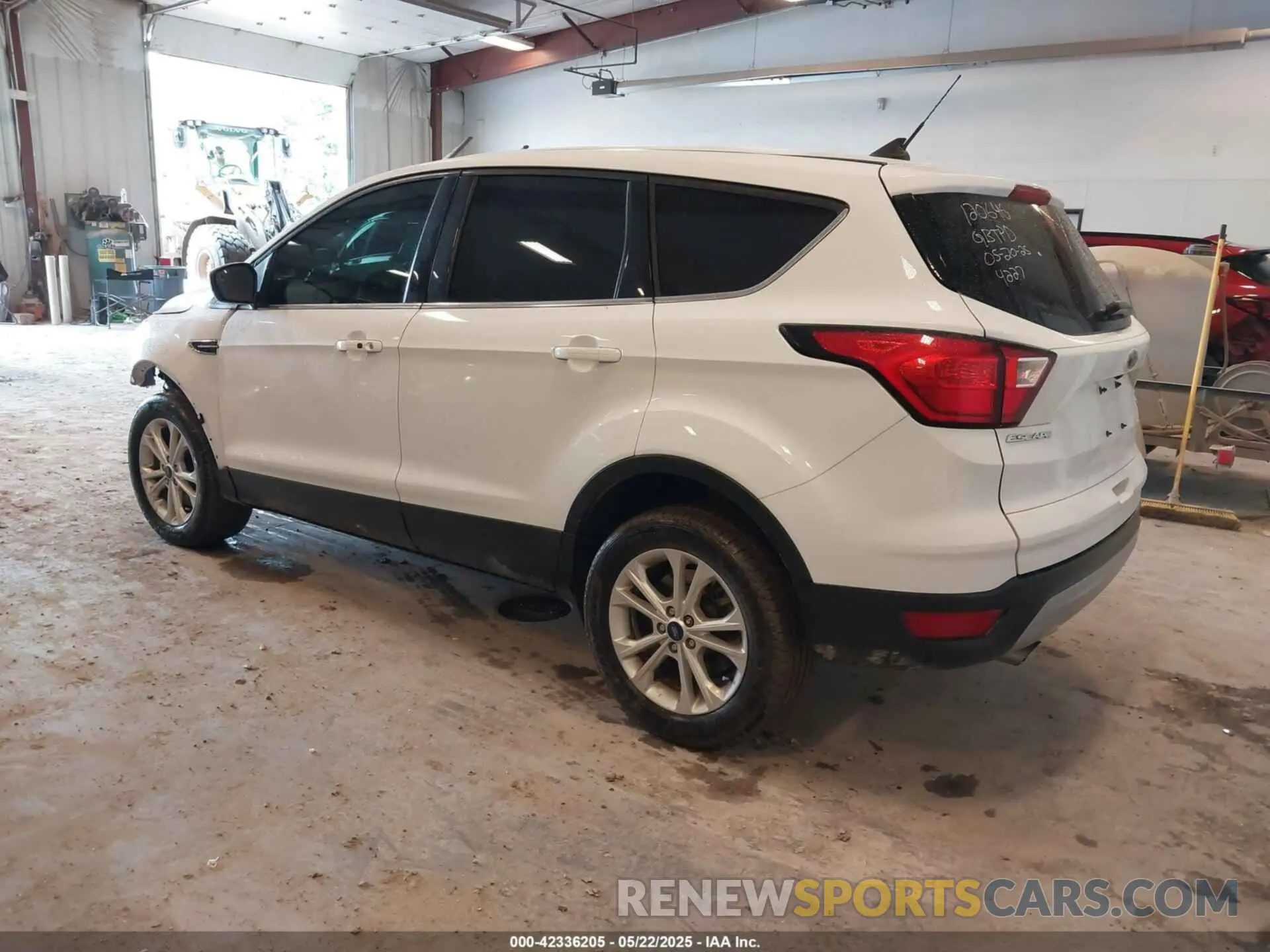 3 Фотография поврежденного автомобиля 1FMCU9GD5KUA04227 FORD ESCAPE 2019