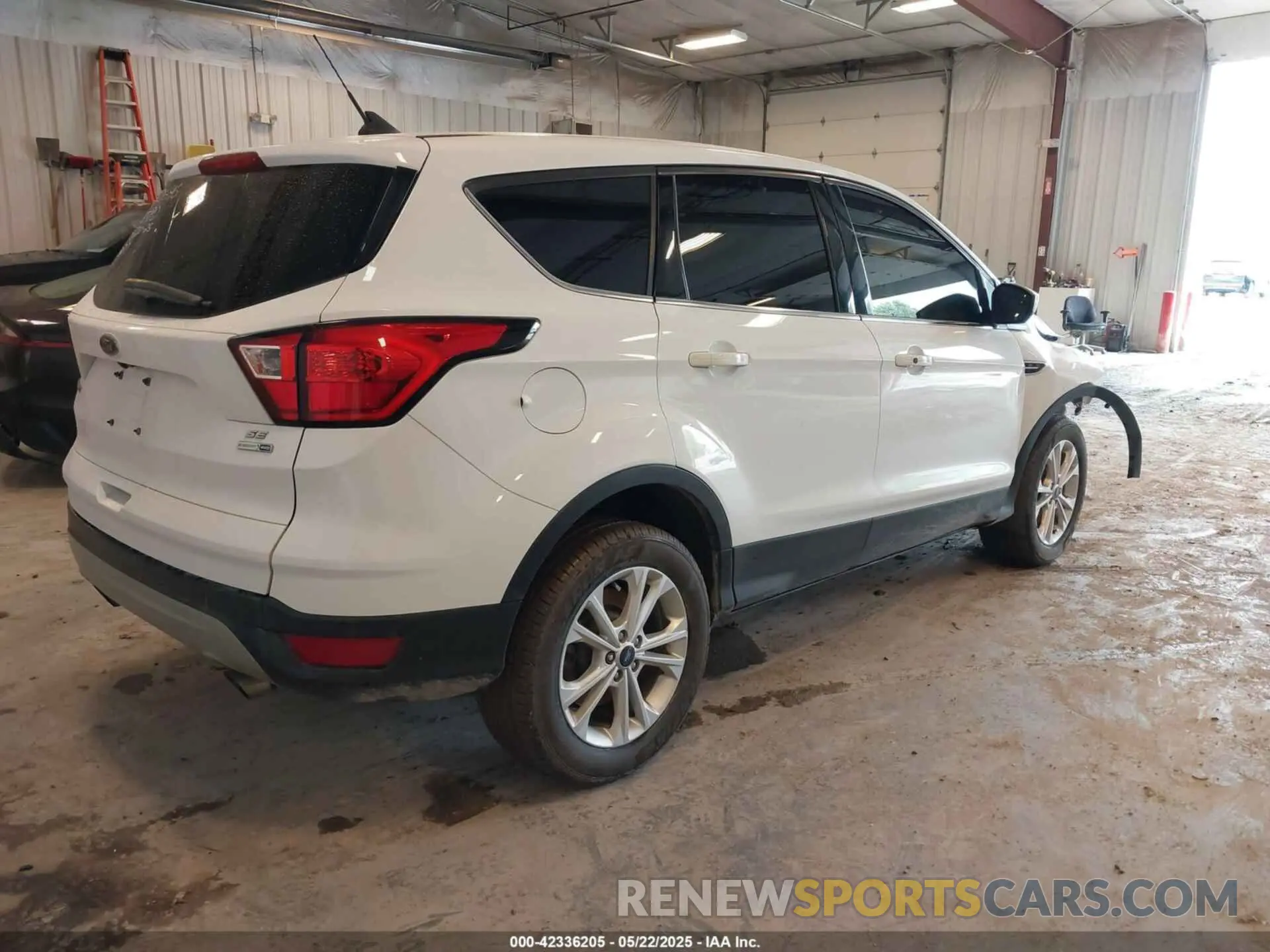 4 Фотография поврежденного автомобиля 1FMCU9GD5KUA04227 FORD ESCAPE 2019