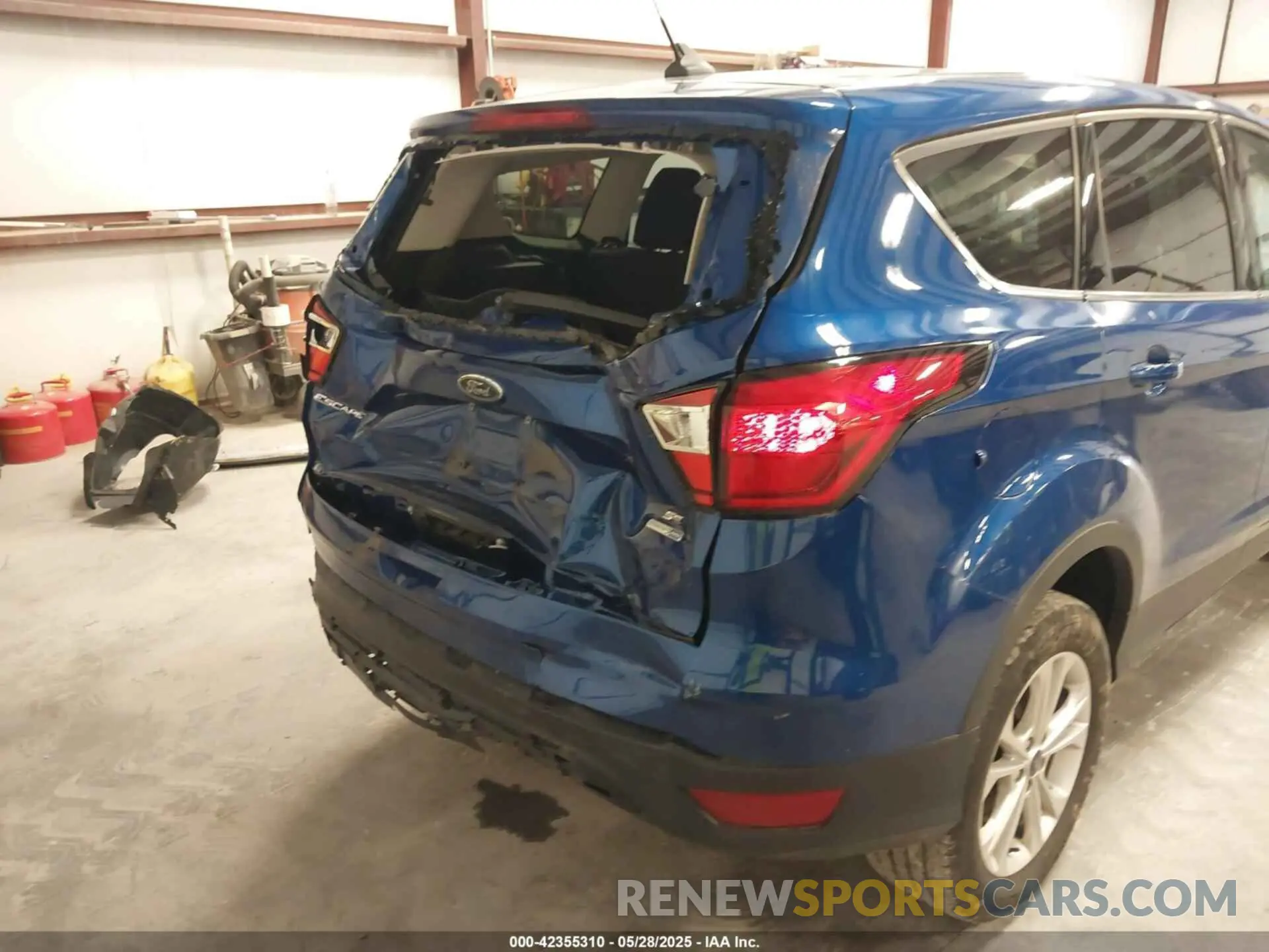 19 Photograph of a damaged car 1FMCU9GD5KUA23800 FORD ESCAPE 2019