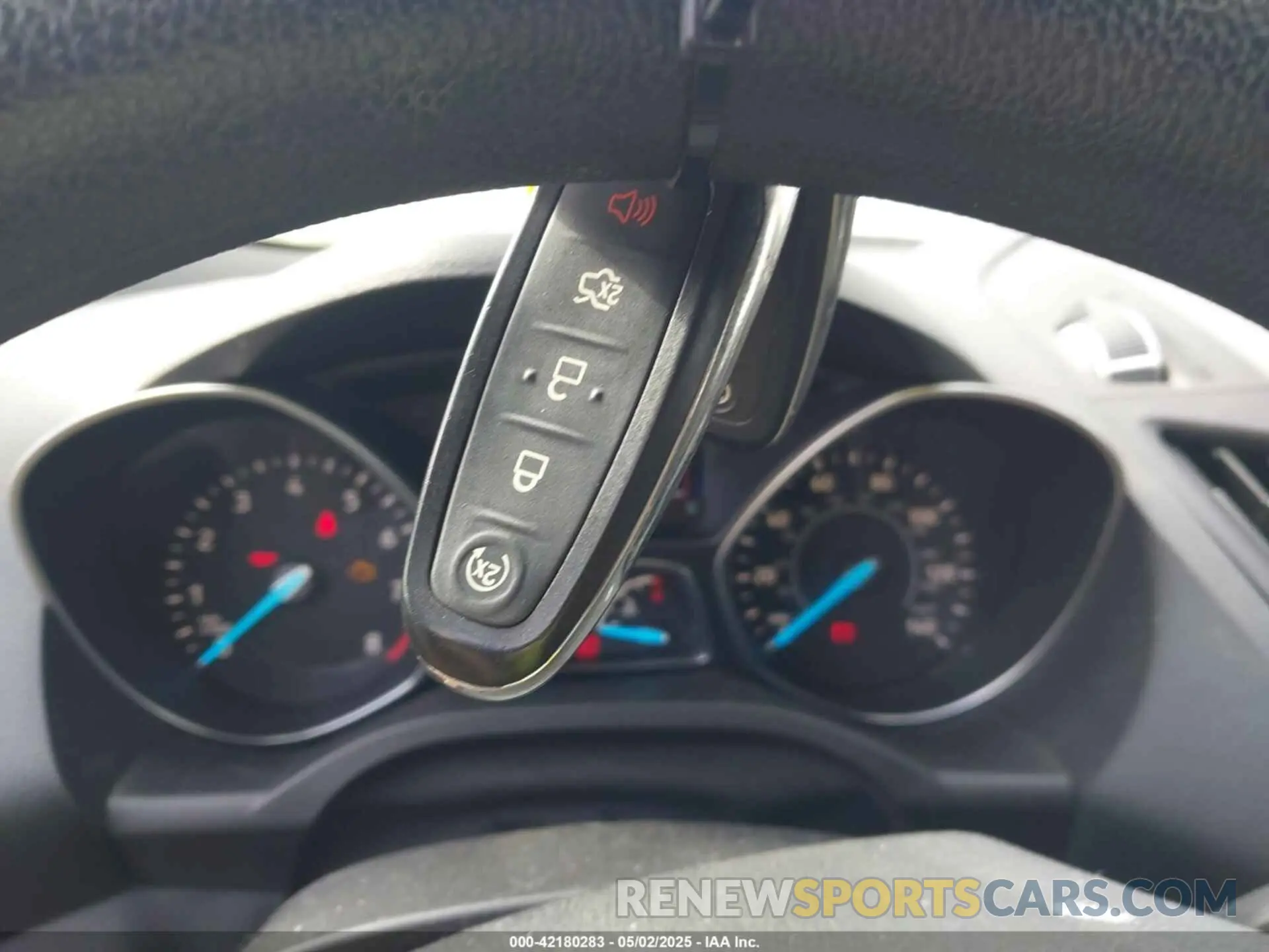 11 Photograph of a damaged car 1FMCU9GD5KUB25307 FORD ESCAPE 2019