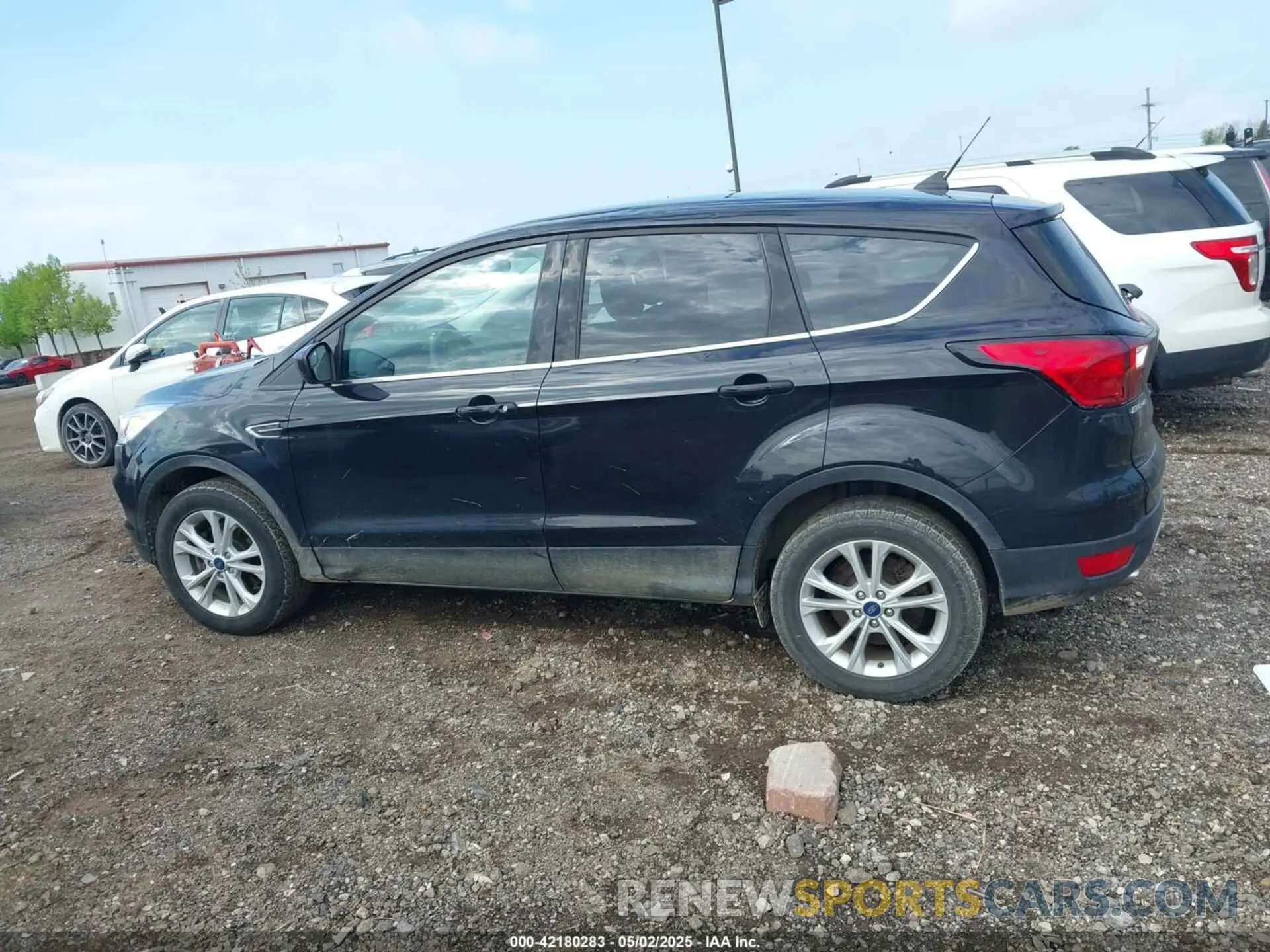 14 Photograph of a damaged car 1FMCU9GD5KUB25307 FORD ESCAPE 2019