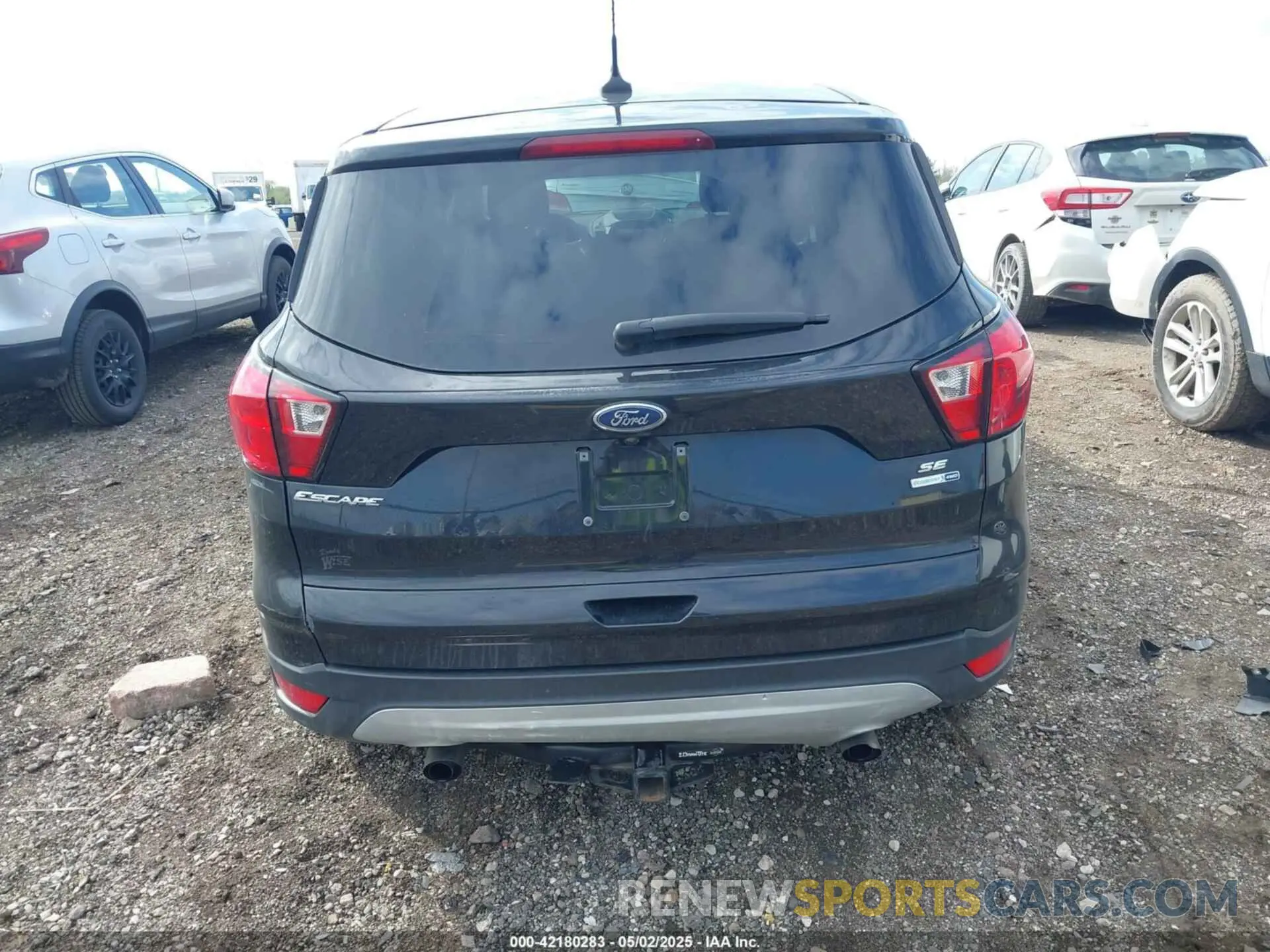 16 Photograph of a damaged car 1FMCU9GD5KUB25307 FORD ESCAPE 2019