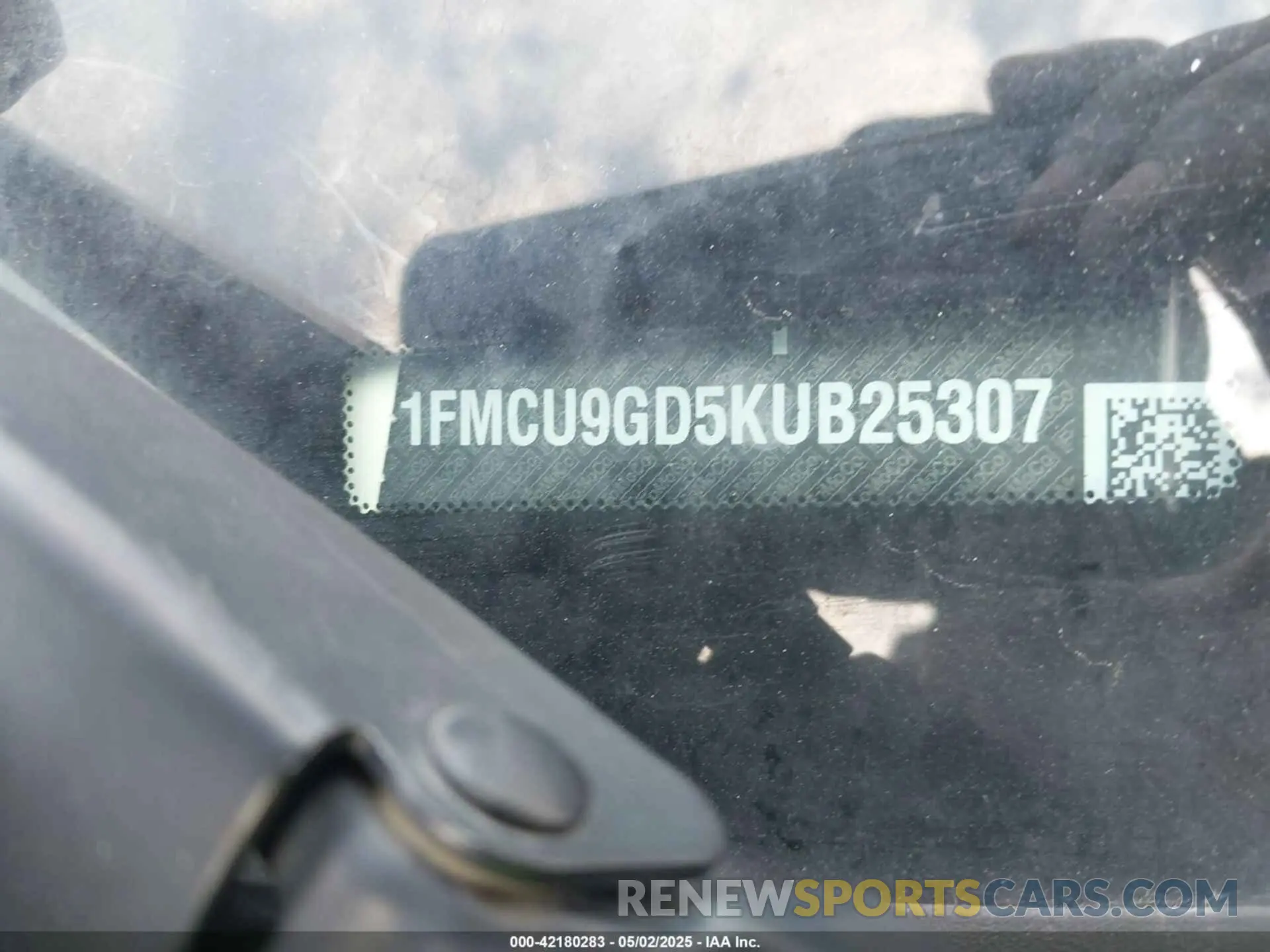 9 Photograph of a damaged car 1FMCU9GD5KUB25307 FORD ESCAPE 2019
