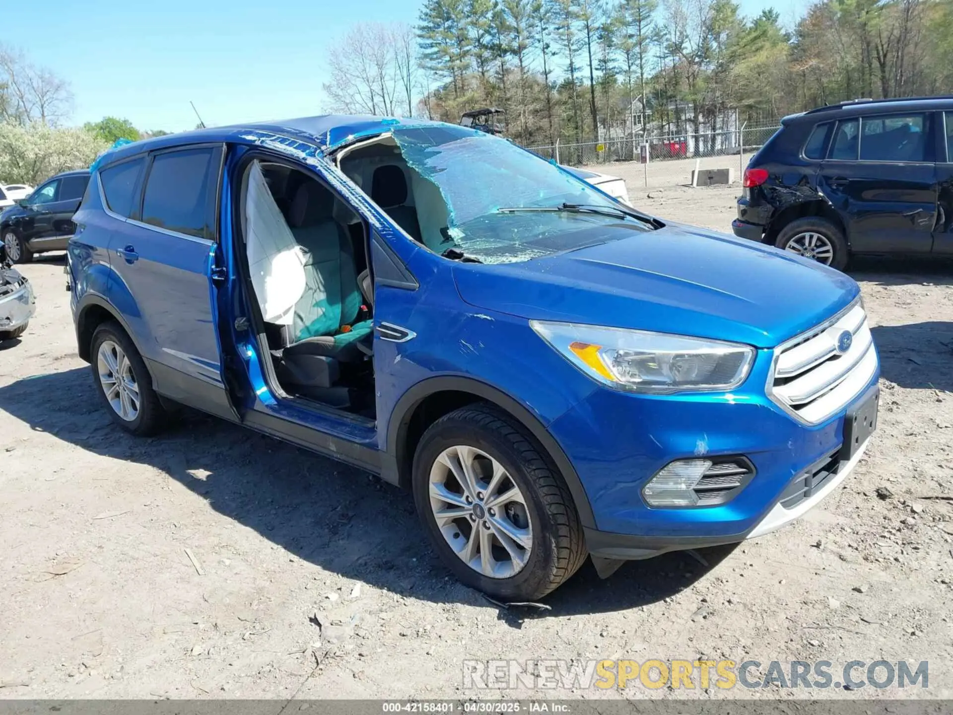 1 Photograph of a damaged car 1FMCU9GD5KUC17470 FORD ESCAPE 2019