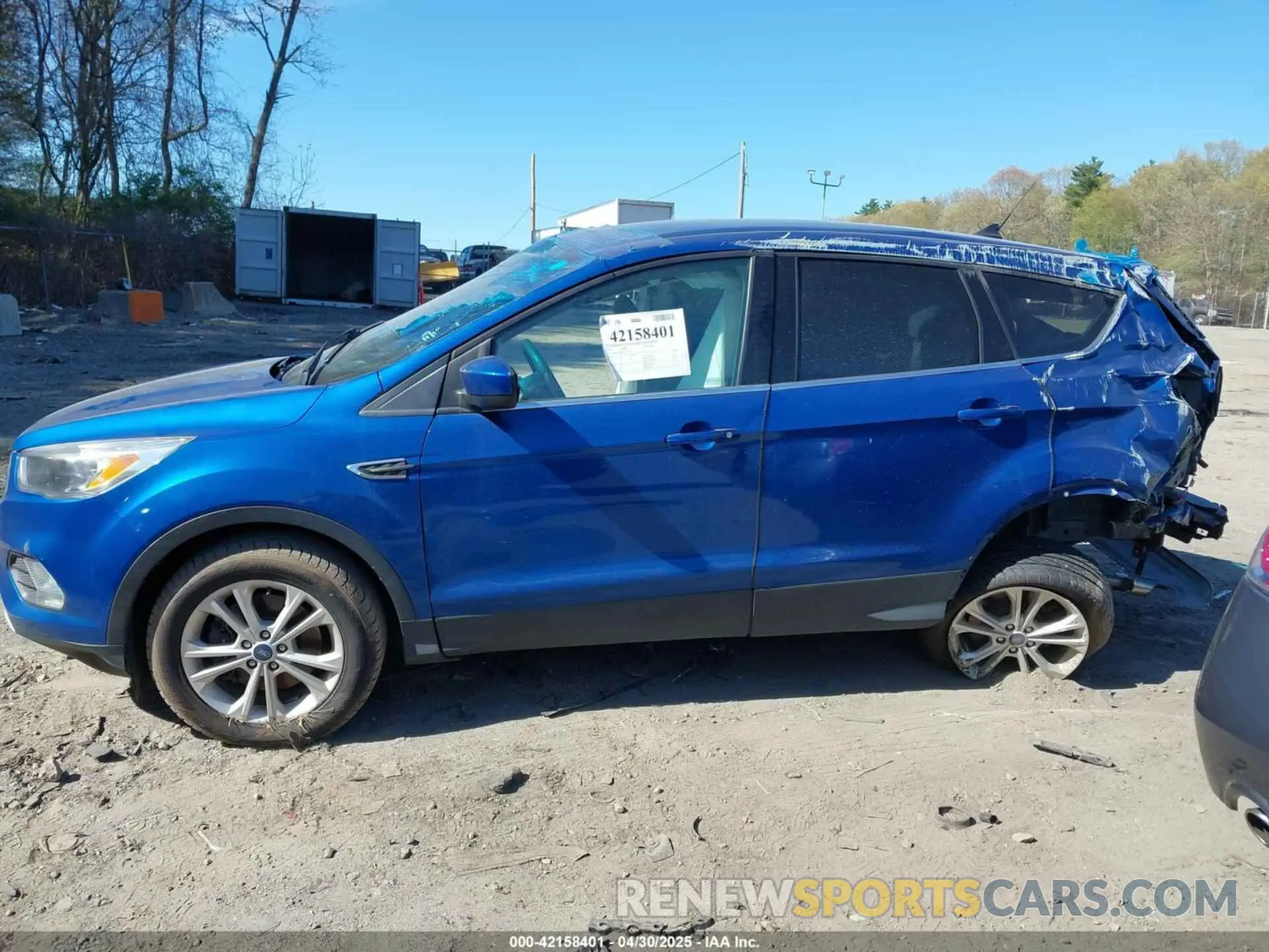 15 Photograph of a damaged car 1FMCU9GD5KUC17470 FORD ESCAPE 2019