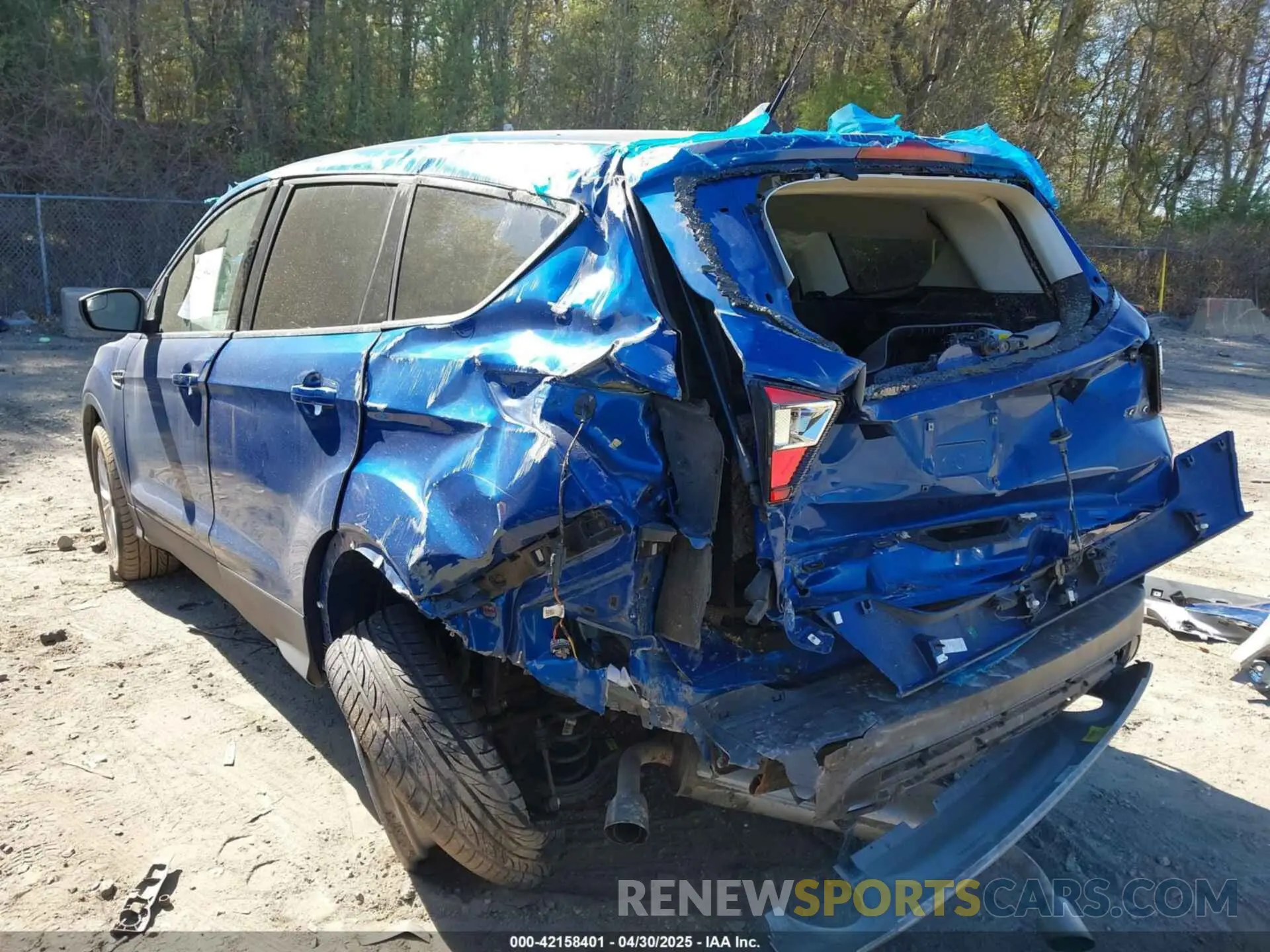 3 Photograph of a damaged car 1FMCU9GD5KUC17470 FORD ESCAPE 2019